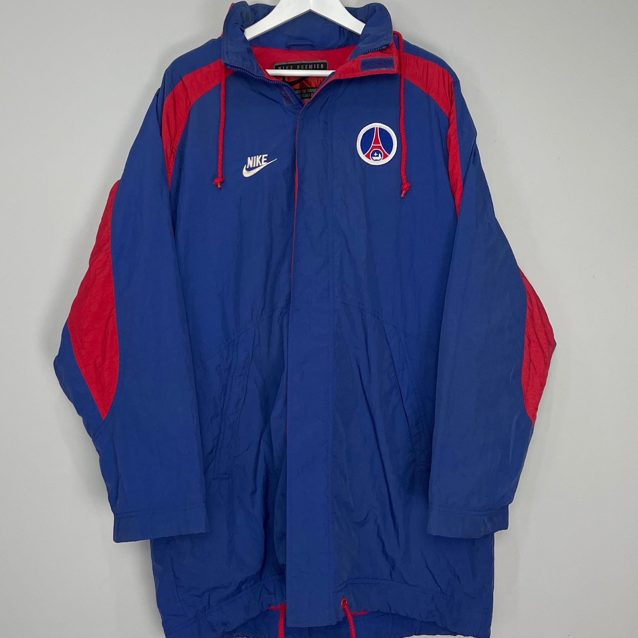 Shop 1995/96 PSG BENCH COAT (L) NIKE, classic football shirts, vintage football shirts & retro soccer jerseys at Cult Kits
