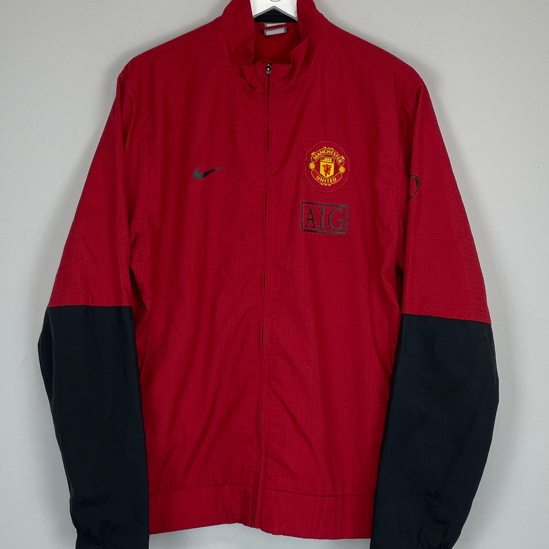 Shop 2009/10 MANCHESTER UNITED TRACK JACKET (XL) NIKE, classic football shirts, vintage football shirts & retro soccer jerseys at Cult Kits