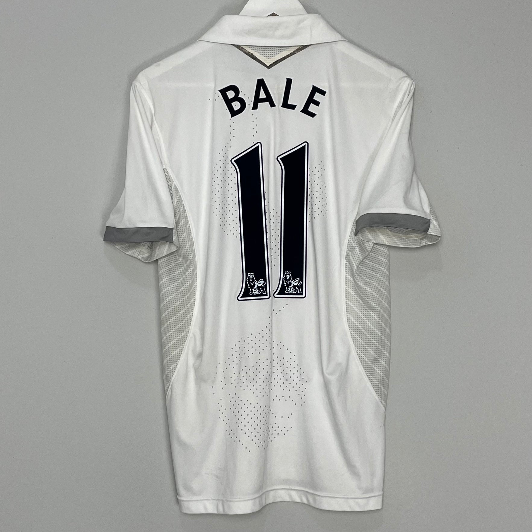 Shop 2012/13 TOTTENHAM BALE #11 HOME SHIRT (M) UNDER ARMOUR, classic football shirts, vintage football shirts & retro soccer jerseys at Cult Kits