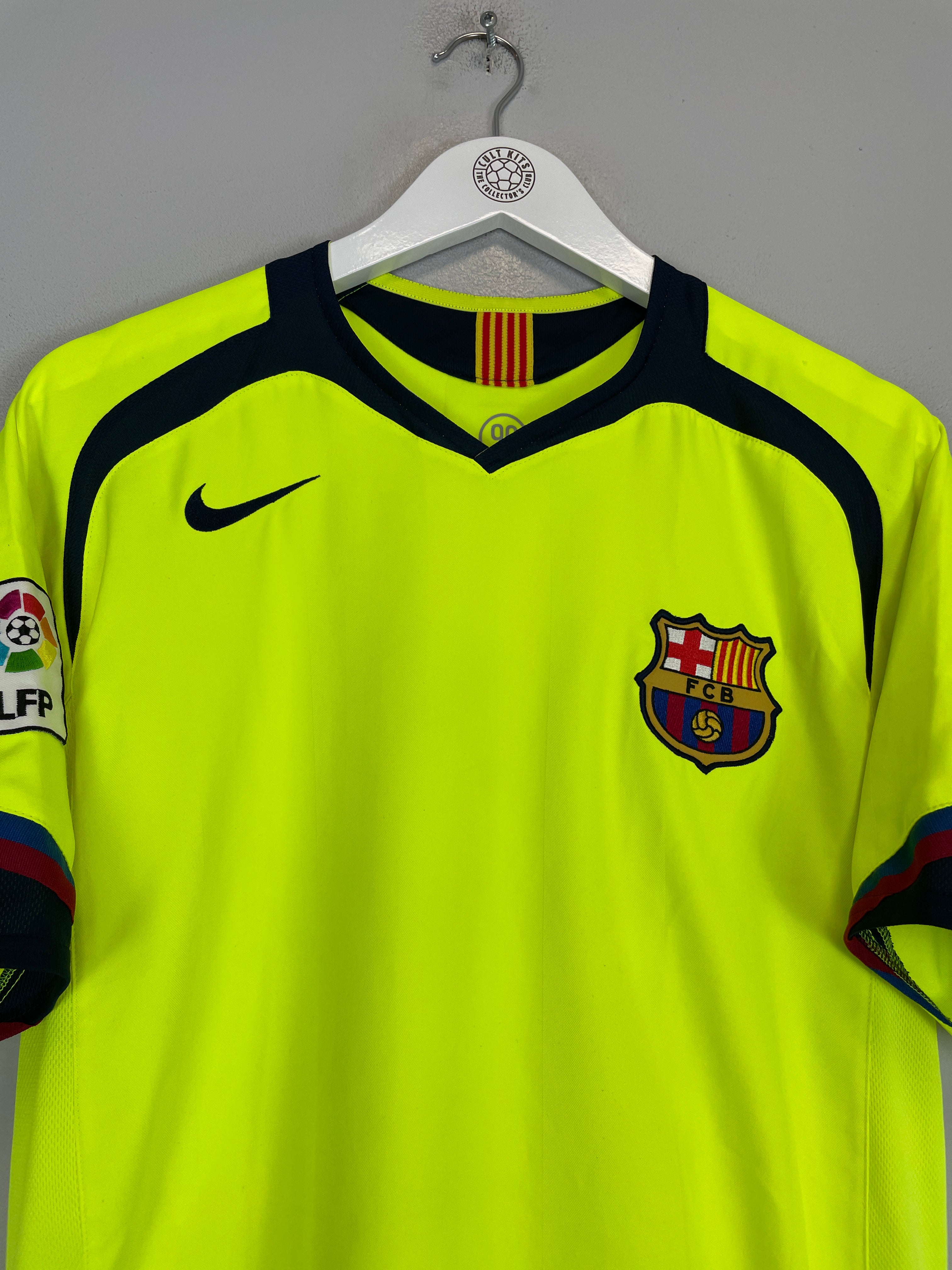 Shop 2005/06 BARCELONA RONALDINHO #10 AWAY SHIRT (M) NIKE, classic football shirts, vintage football shirts & retro soccer jerseys at Cult Kits