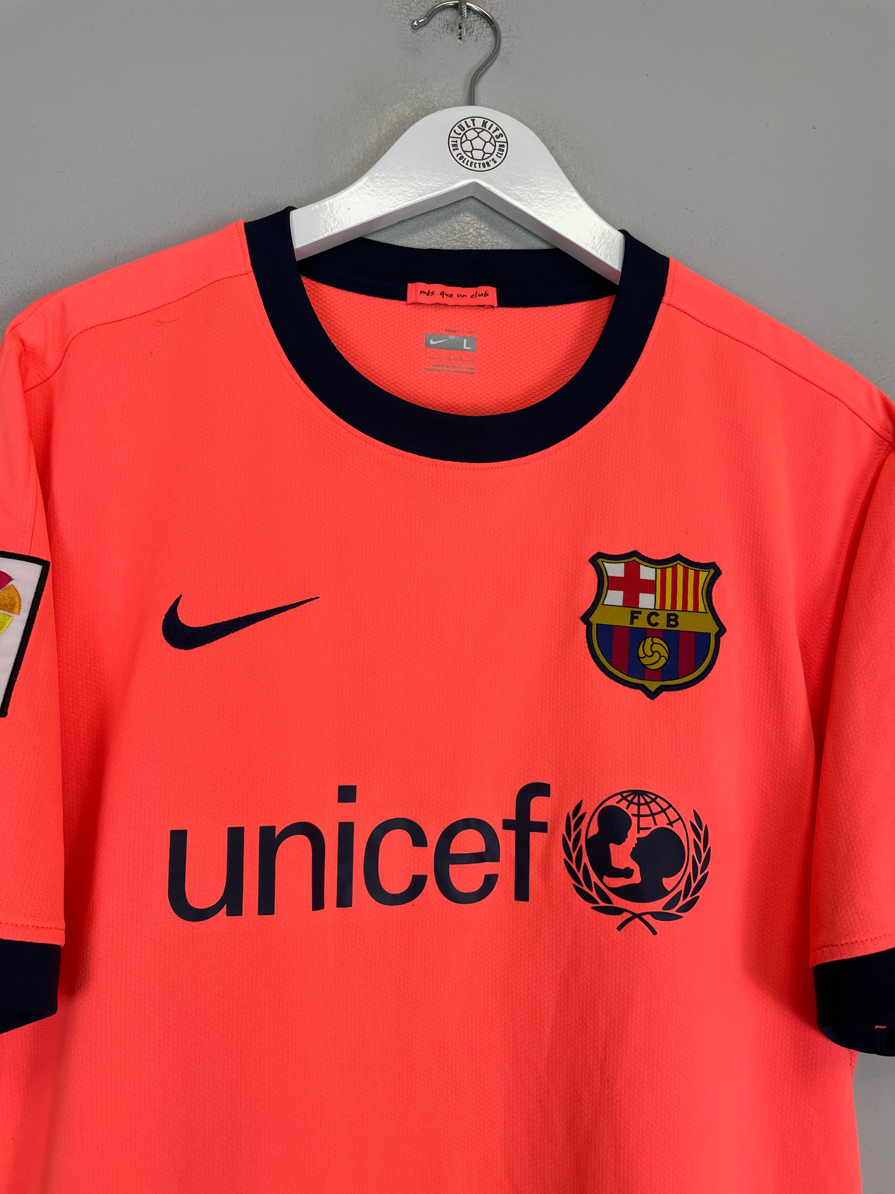 Shop 2009/10 BARCELONA INIESTA #8 AWAY SHIRT (L) NIKE, classic football shirts, vintage football shirts & retro soccer jerseys at Cult Kits