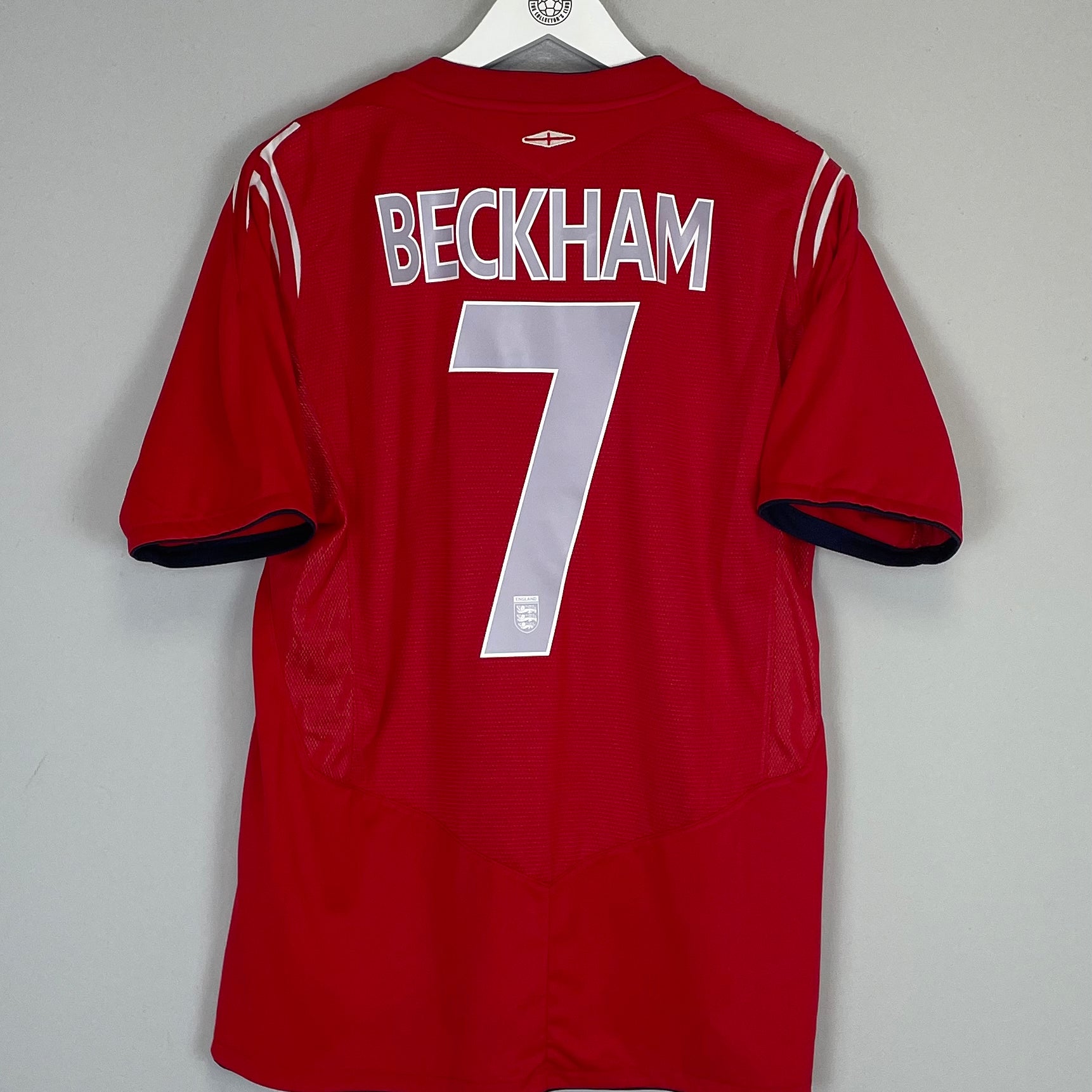 Shop 2004/06 ENGLAND BECKHAM #7 AWAY SHIRT (L) UMBRO, classic football shirts, vintage football shirts & retro soccer jerseys at Cult Kits