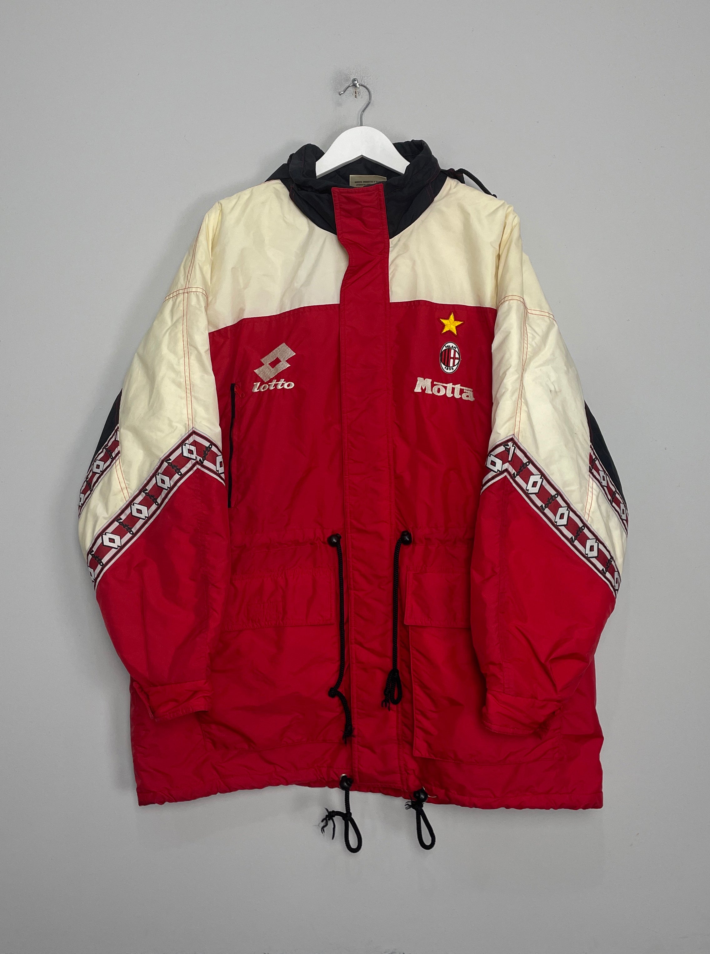 Shop 1993/94 AC MILAN PADDED BENCH COAT (L) LOTTO, classic football shirts, vintage football shirts & retro soccer jerseys at Cult Kits