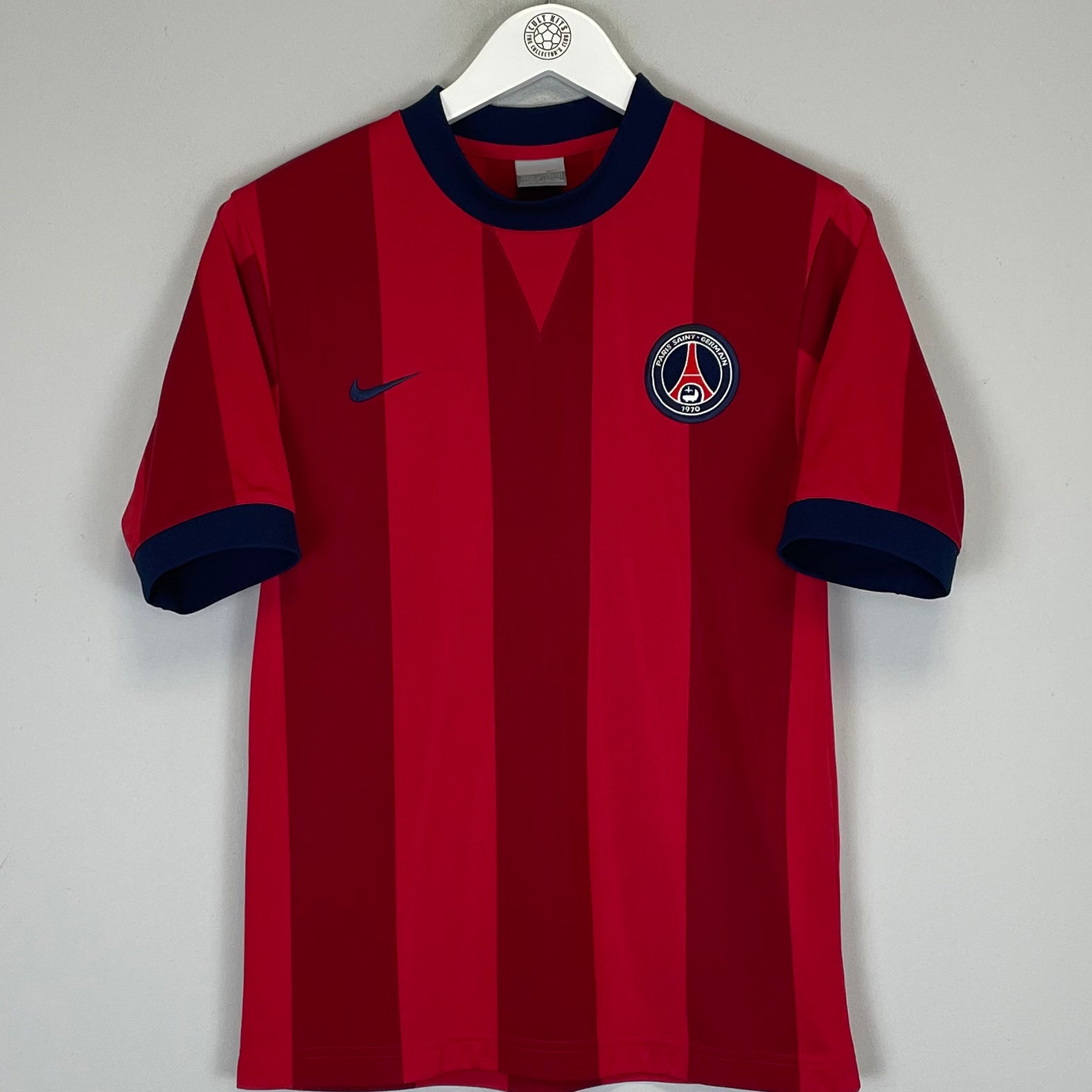 Shop 2006/07 PSG TRAINING SHIRT (S) NIKE, classic football shirts, vintage football shirts & retro soccer jerseys at Cult Kits