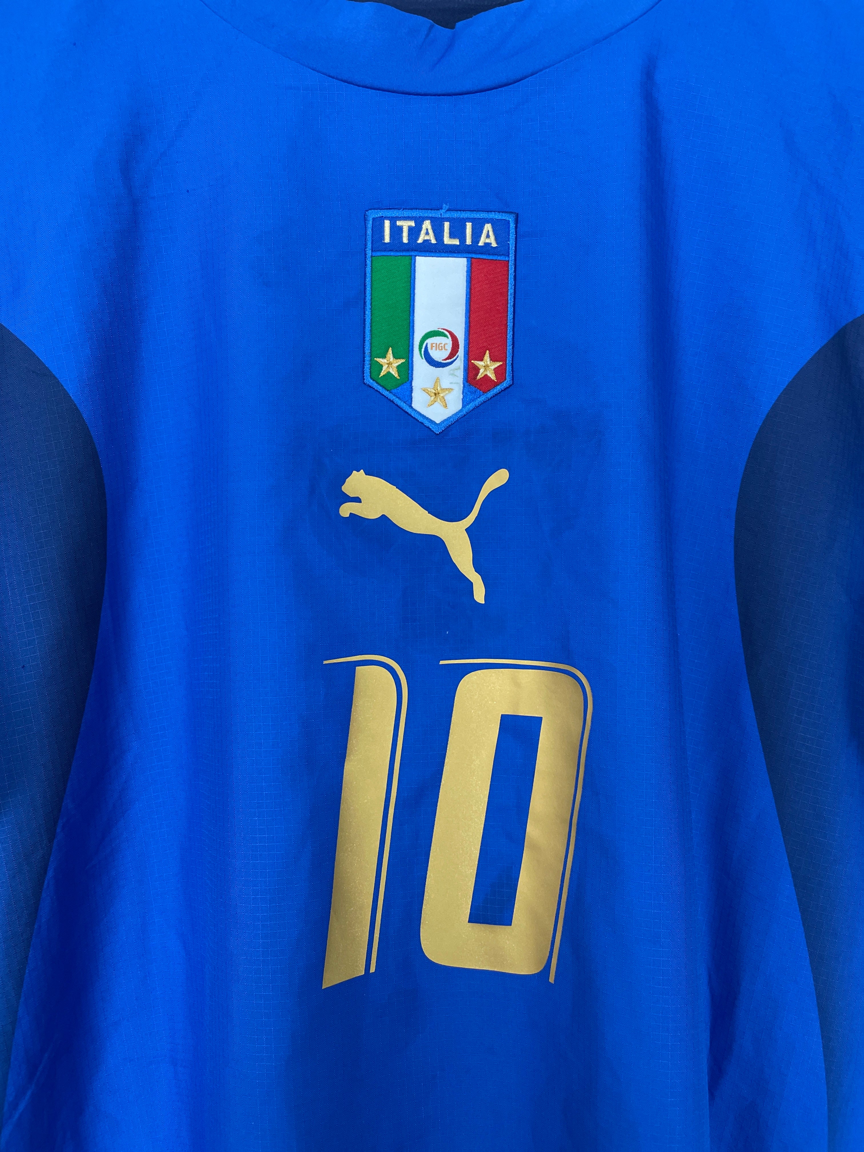 Shop 2006 ITALY TOTTI #10 HOME SHIRT (M) PUMA, classic football shirts, vintage football shirts & retro soccer jerseys at Cult Kits