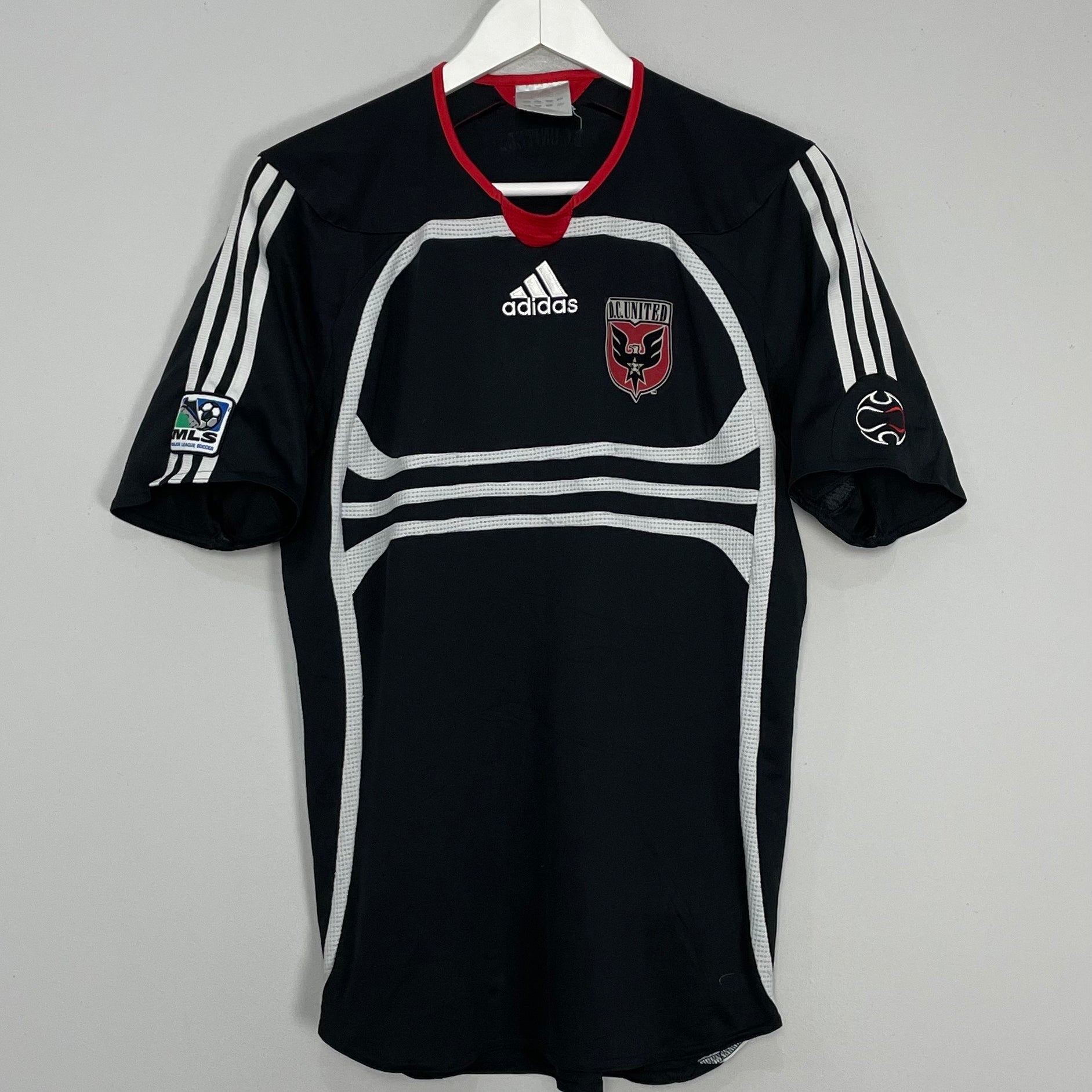 Shop 2006 DC UNITED HOME SHIRT (S) ADIDAS, classic football shirts, vintage football shirts & retro soccer jerseys at Cult Kits