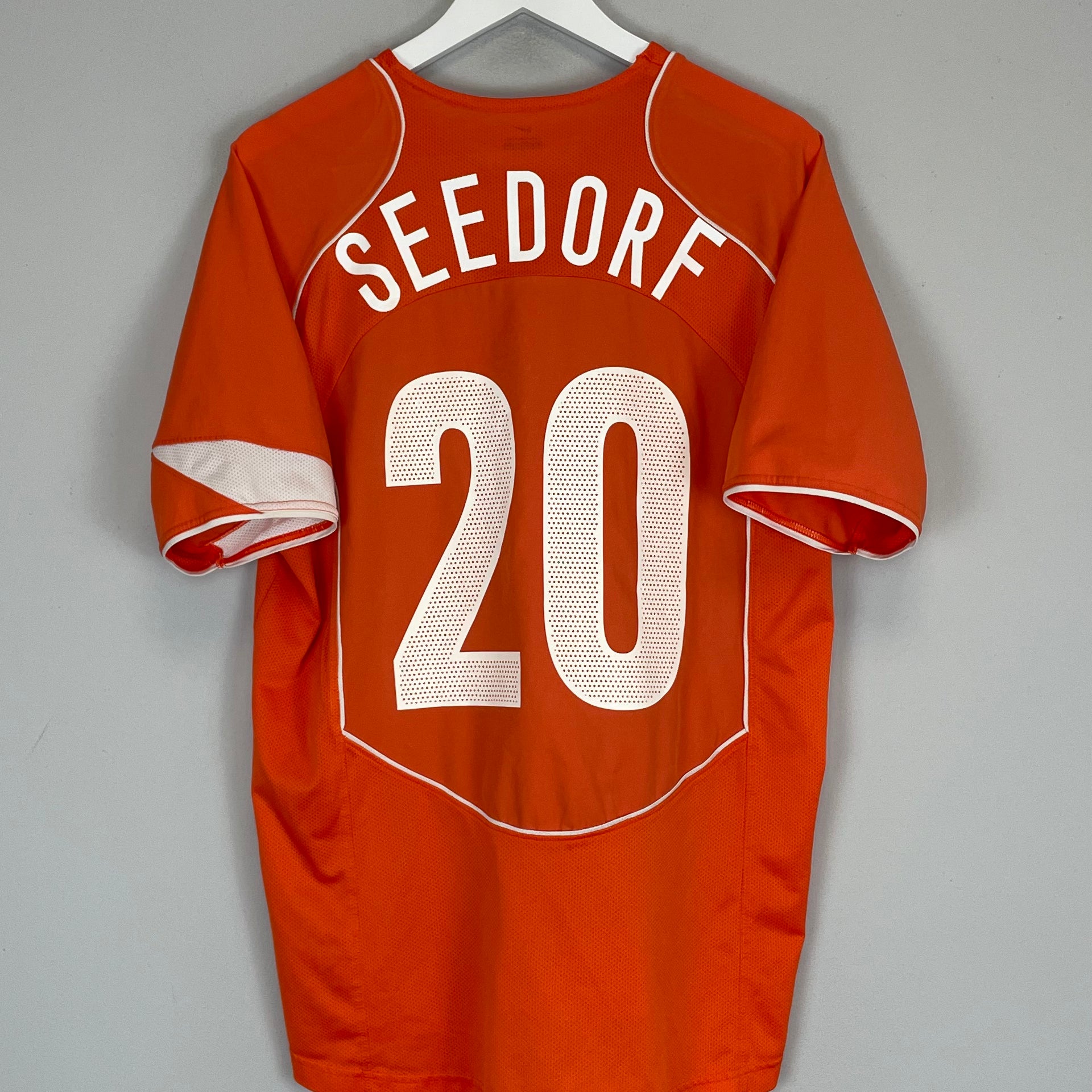 Shop 2004/06 NETHERLANDS SEEDORF #20 HOME SHIRT (L) NIKE, classic football shirts, vintage football shirts & retro soccer jerseys at Cult Kits