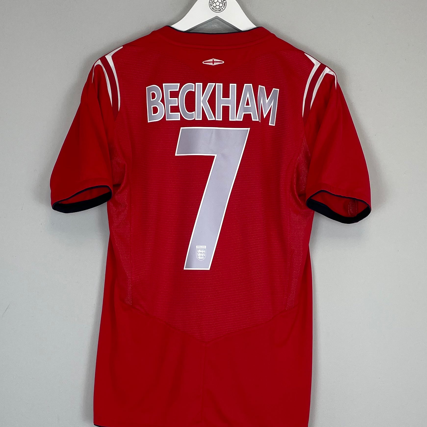Shop 2004/06 ENGLAND BECKHAM #7 AWAY SHIRT (S) UMBRO, classic football shirts, vintage football shirts & retro soccer jerseys at Cult Kits