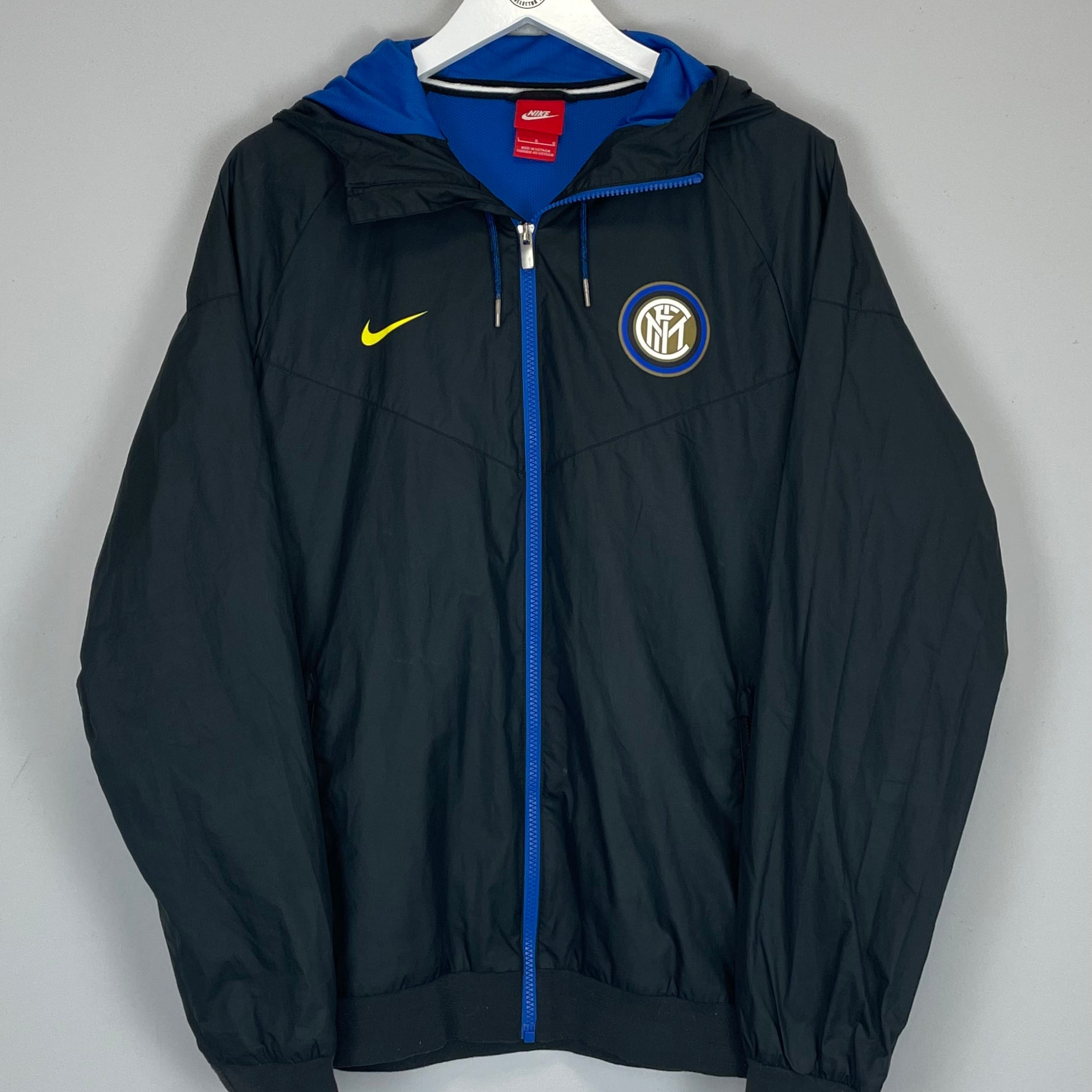Shop 2019/20 INTER MILAN WINDBREAKER JACKET (L) NIKE, classic football shirts, vintage football shirts & retro soccer jerseys at Cult Kits