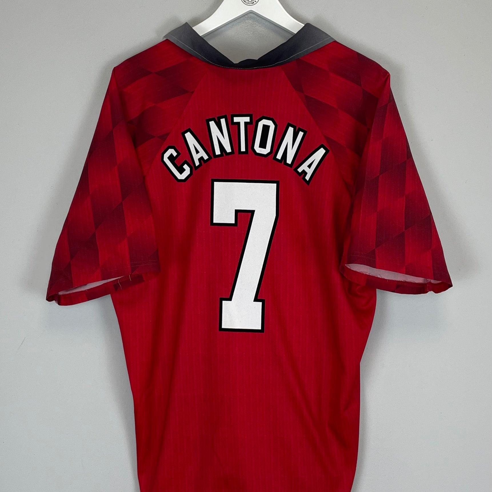 Shop 1996/98 MANCHESTER UNITED CANTONA #7 HOME SHIRT (XL) UMBRO, classic football shirts, vintage football shirts & retro soccer jerseys at Cult Kits