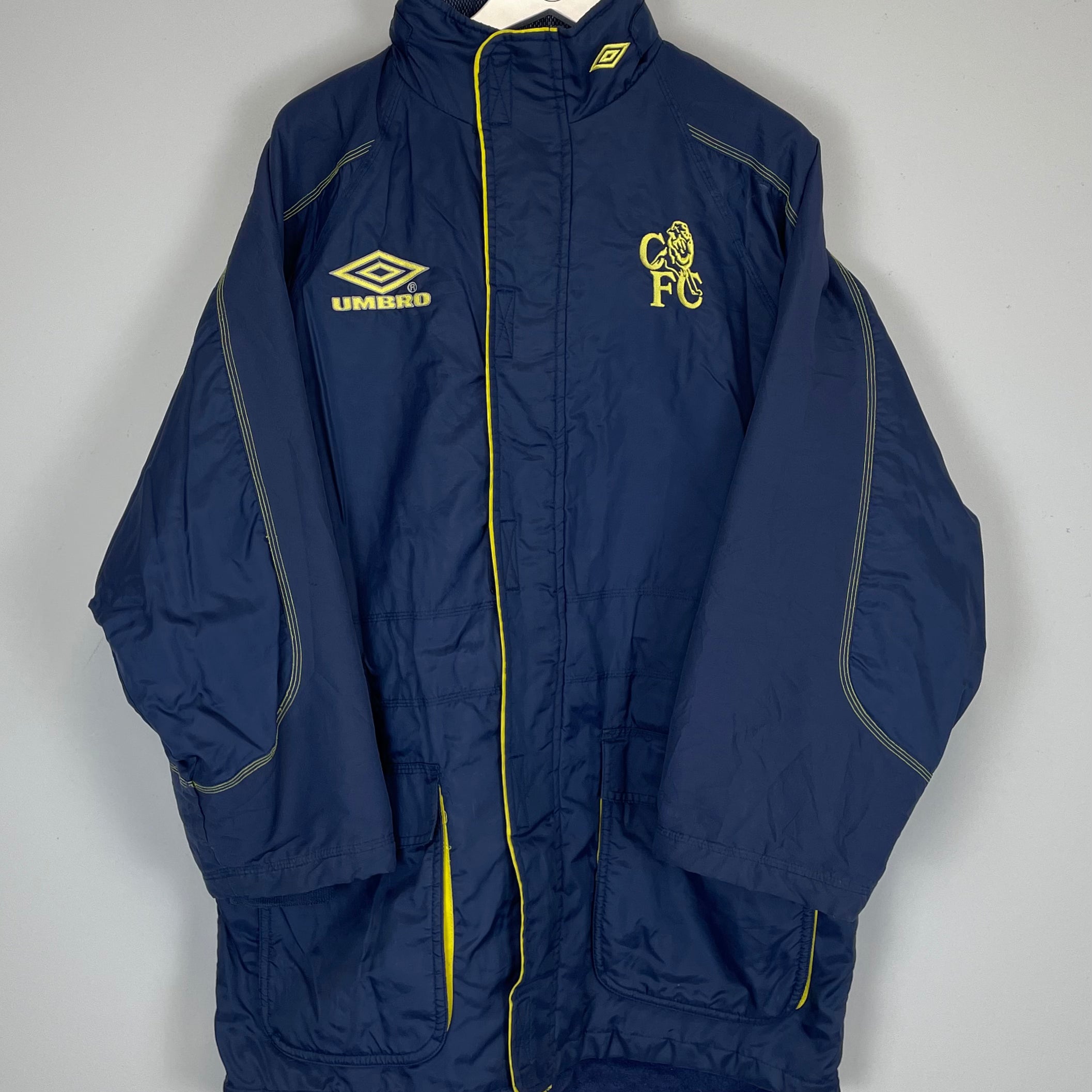 Shop 1998/99 CHELSEA BENCH COAT (L) UMBRO, classic football shirts, vintage football shirts & retro soccer jerseys at Cult Kits