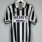 Shop 1995/97 JUVENTUS HOME SHIRT (L) KAPPA, classic football shirts, vintage football shirts & retro soccer jerseys at Cult Kits