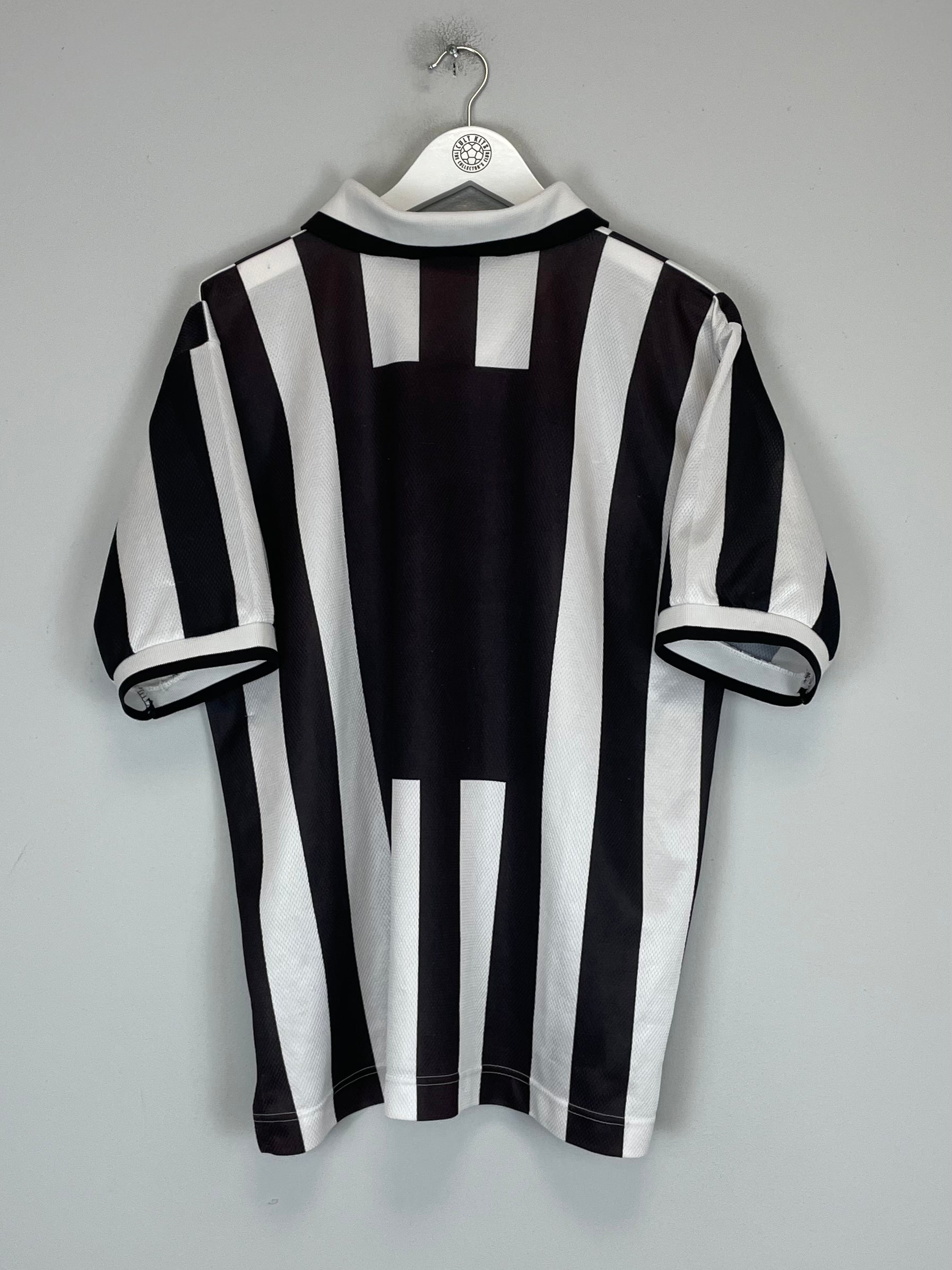 Shop 1995/97 JUVENTUS HOME SHIRT (L) KAPPA, classic football shirts, vintage football shirts & retro soccer jerseys at Cult Kits