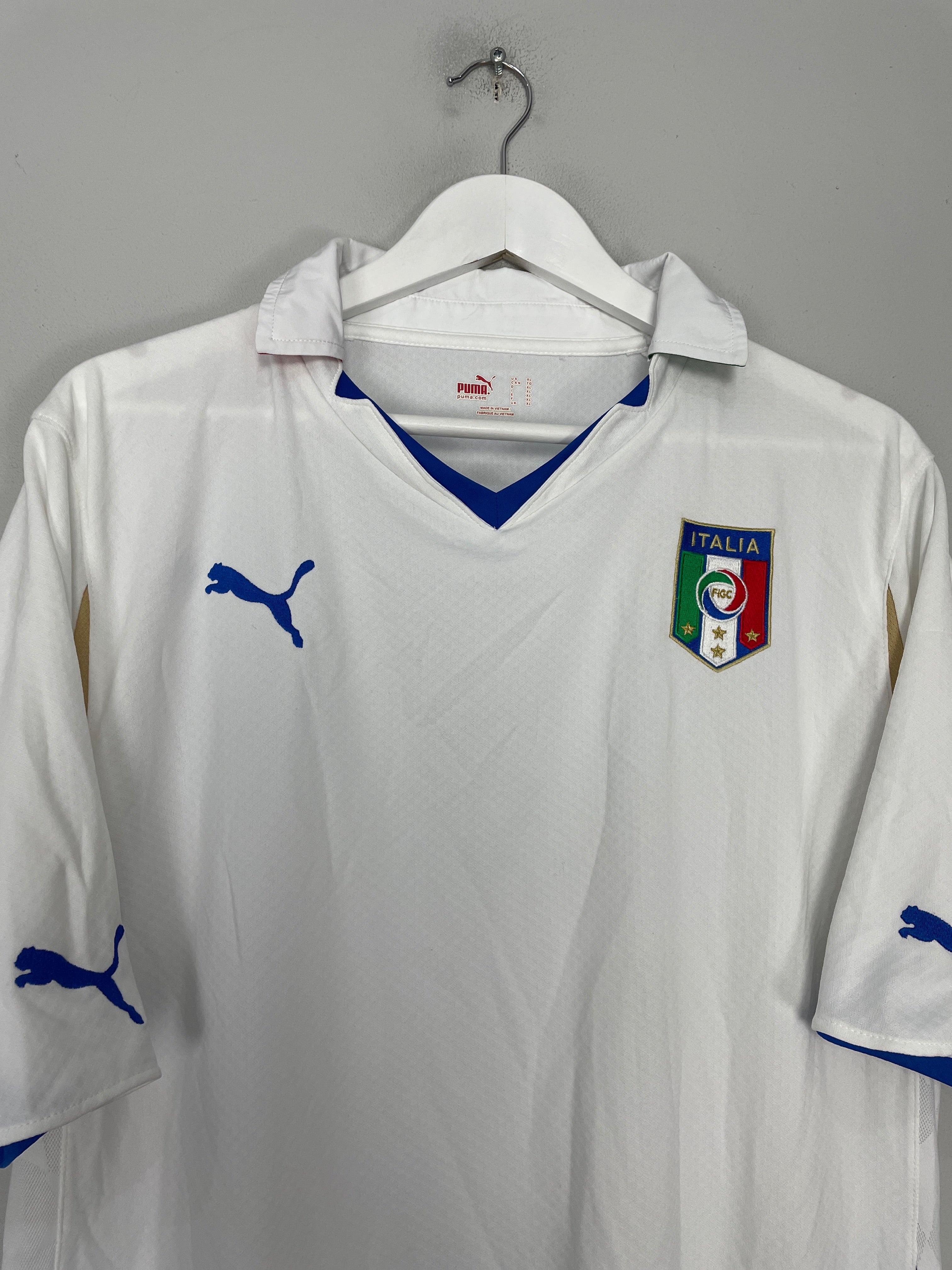 Shop 2010/12 ITALY AWAY SHIRT (XL) PUMA, classic football shirts, vintage football shirts & retro soccer jerseys at Cult Kits