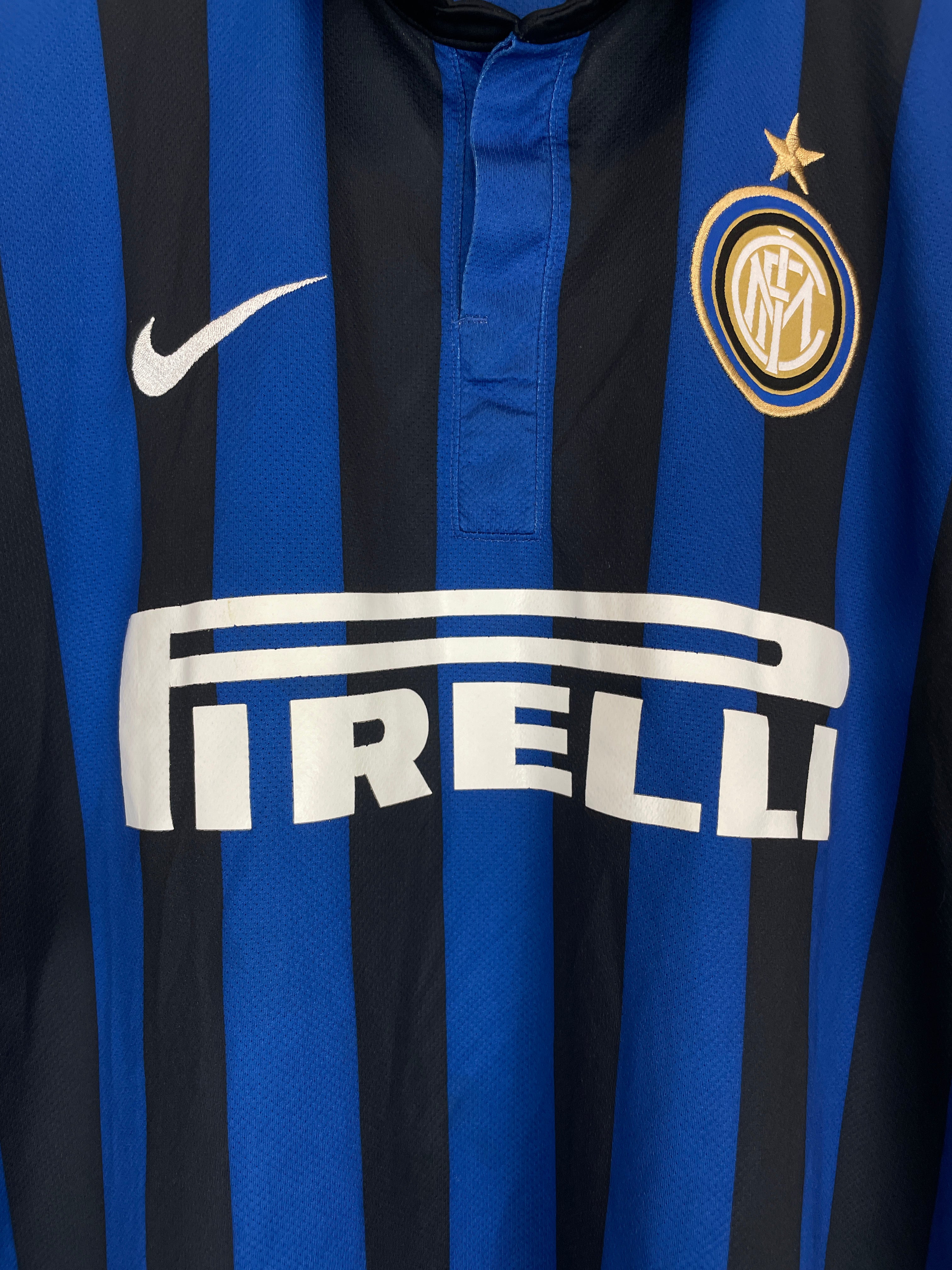 Shop 2011/12 INTER MILAN FORLAN #9 HOME SHIRT (XL) NIKE, classic football shirts, vintage football shirts & retro soccer jerseys at Cult Kits