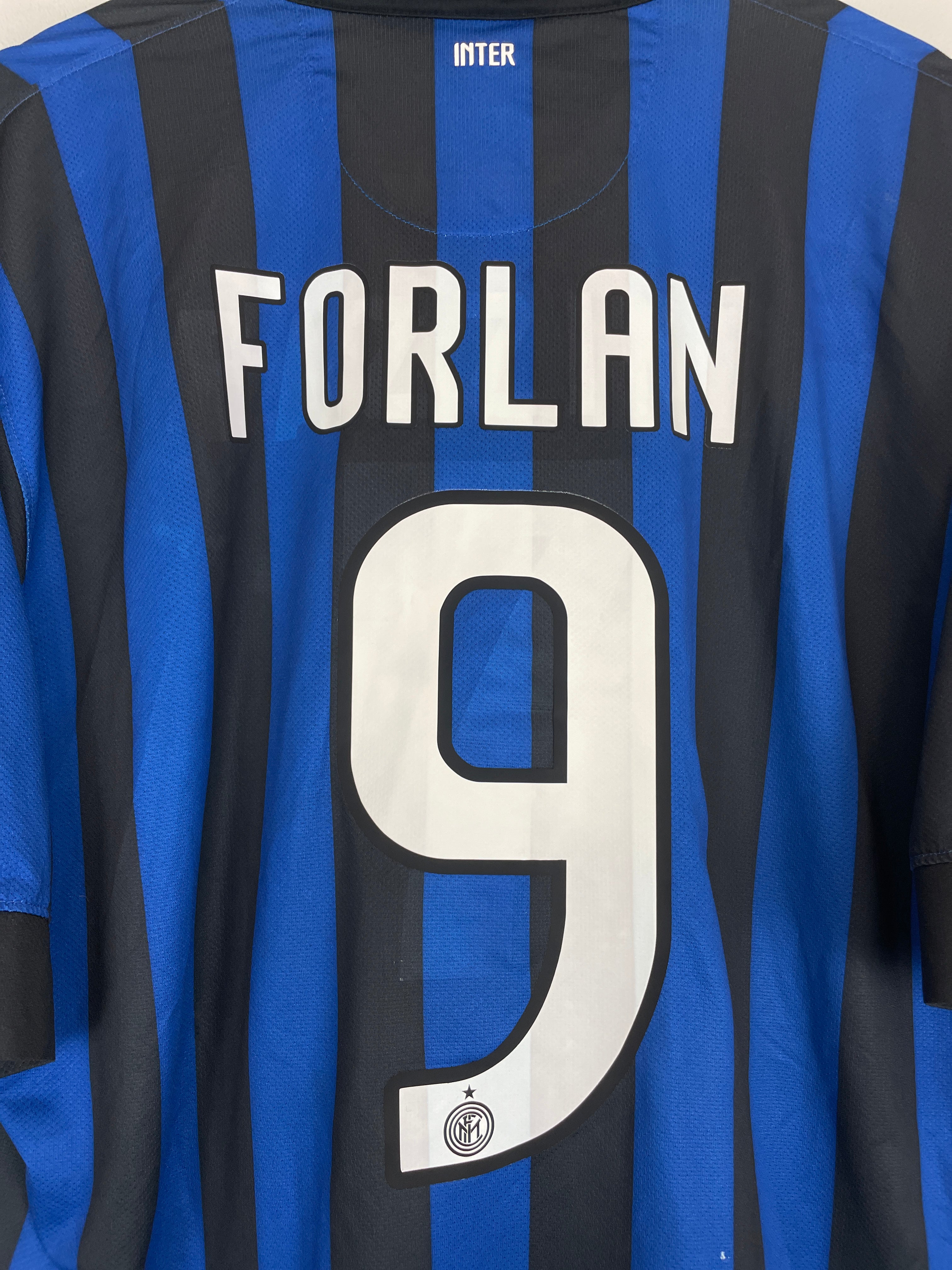 Shop 2011/12 INTER MILAN FORLAN #9 HOME SHIRT (XL) NIKE, classic football shirts, vintage football shirts & retro soccer jerseys at Cult Kits