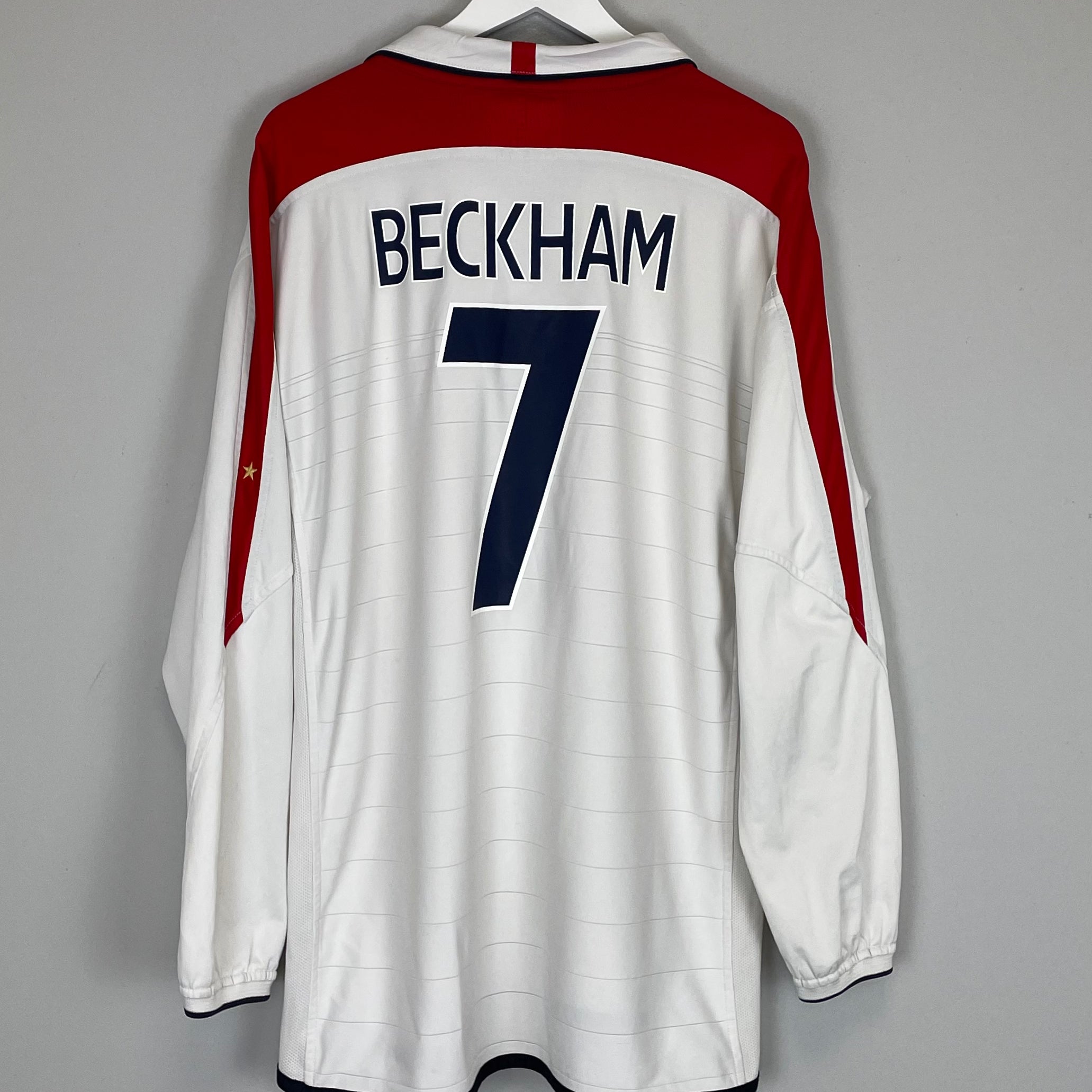 Shop 2003/05 ENGLAND BECKHAM #7 L/S HOME SHIRT (XXL) UMBRO, classic football shirts, vintage football shirts & retro soccer jerseys at Cult Kits