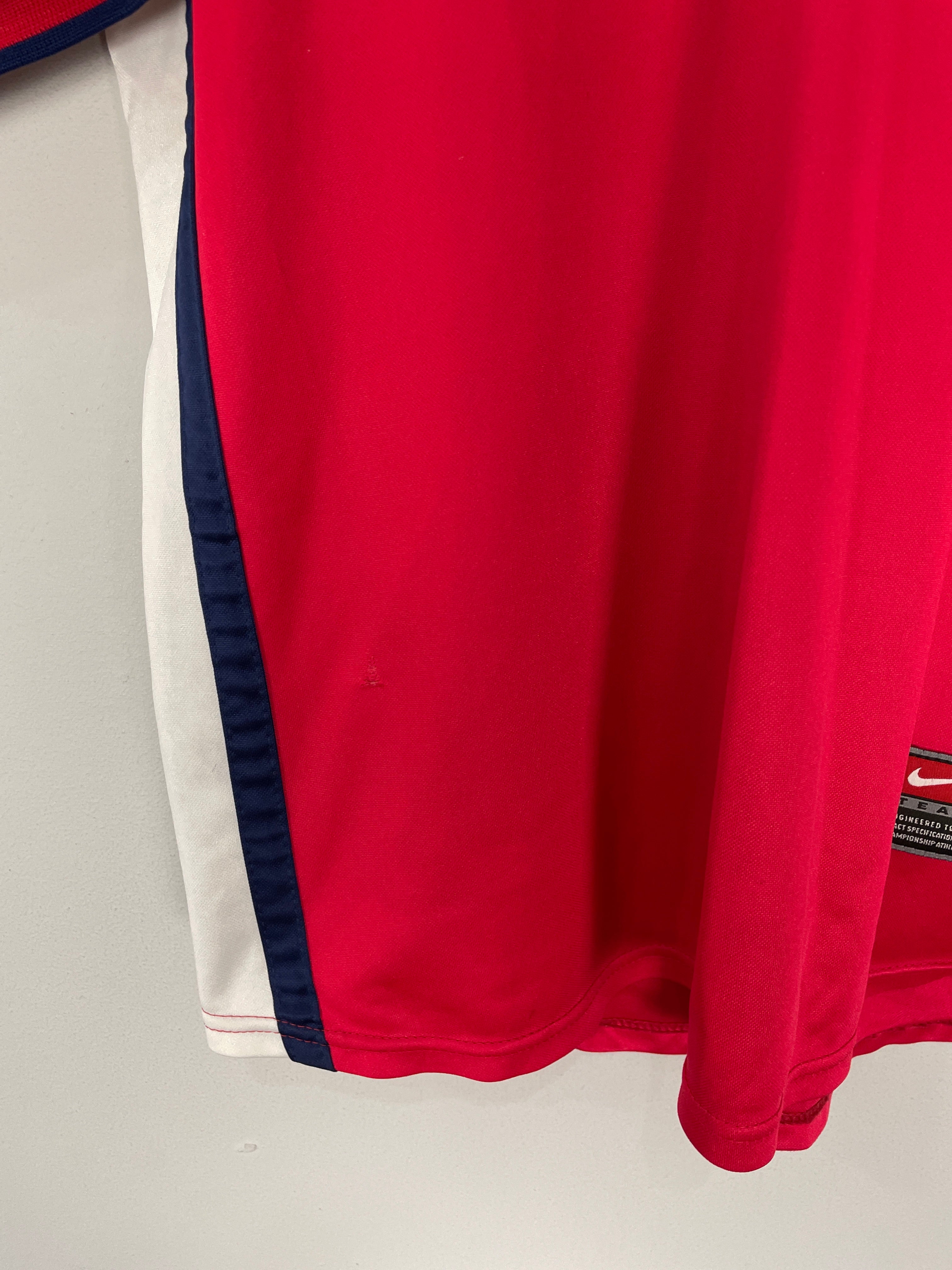 Shop 1999/00 ARSENAL BERGKAMP #10 HOME SHIRT (M) NIKE, classic football shirts, vintage football shirts & retro soccer jerseys at Cult Kits