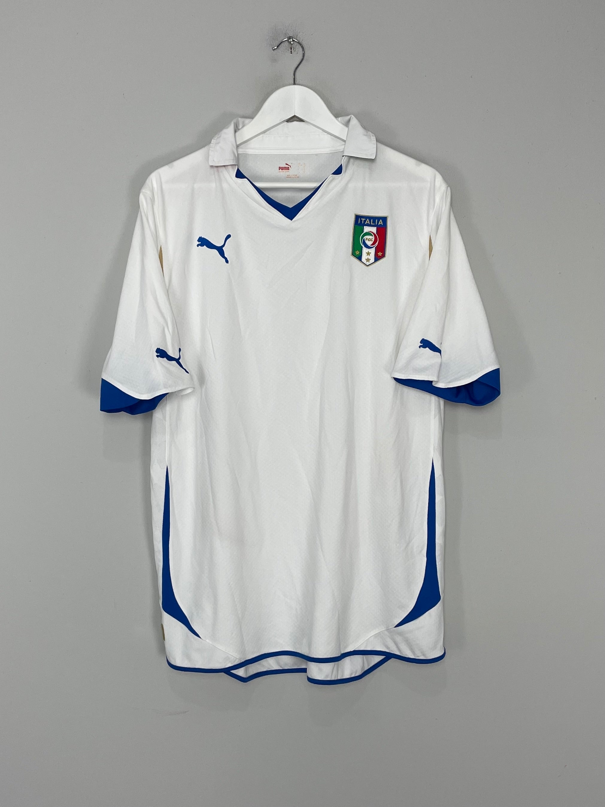 Shop 2010/12 ITALY AWAY SHIRT (XL) PUMA, classic football shirts, vintage football shirts & retro soccer jerseys at Cult Kits