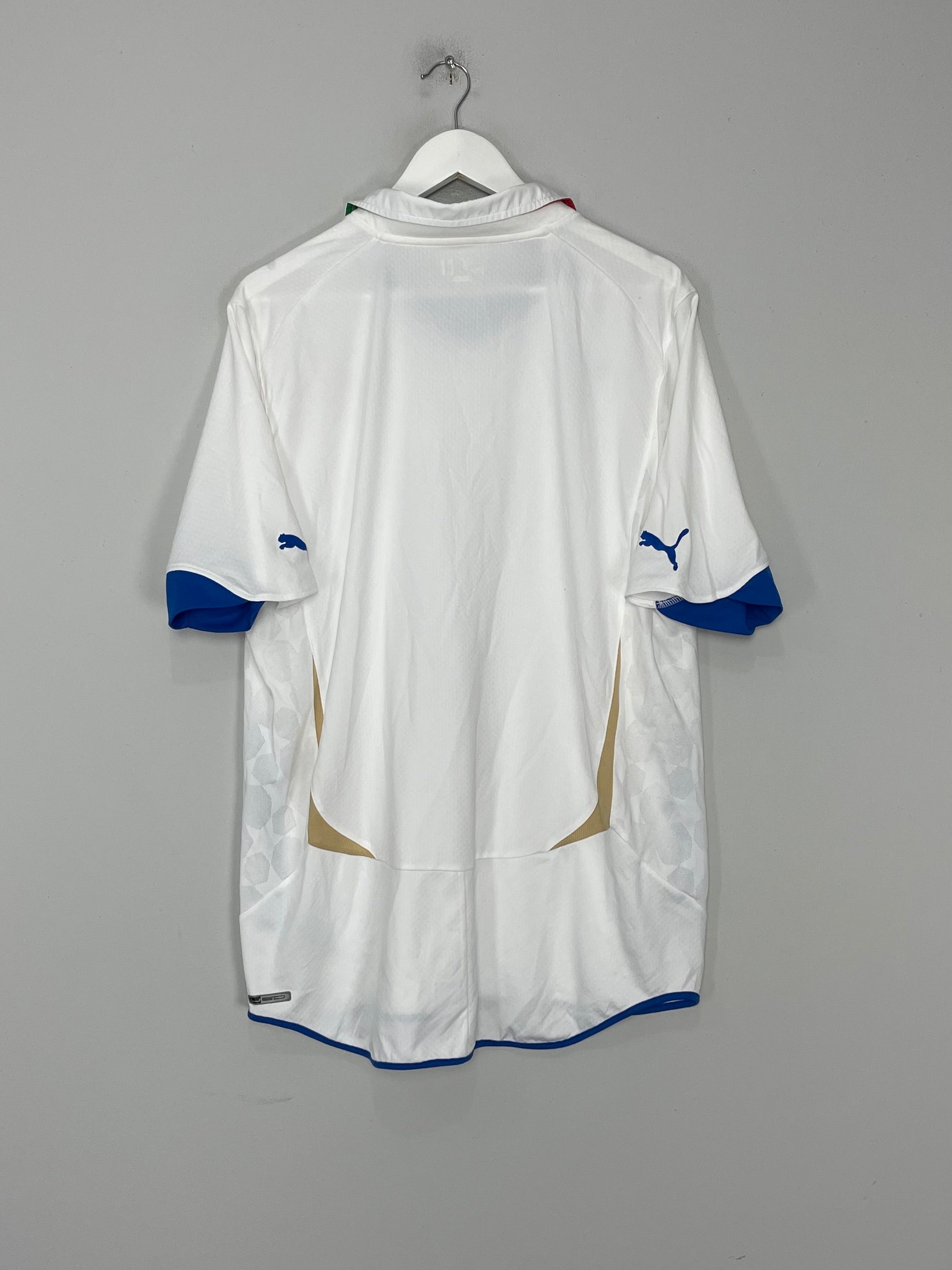 Shop 2010/12 ITALY AWAY SHIRT (XL) PUMA, classic football shirts, vintage football shirts & retro soccer jerseys at Cult Kits