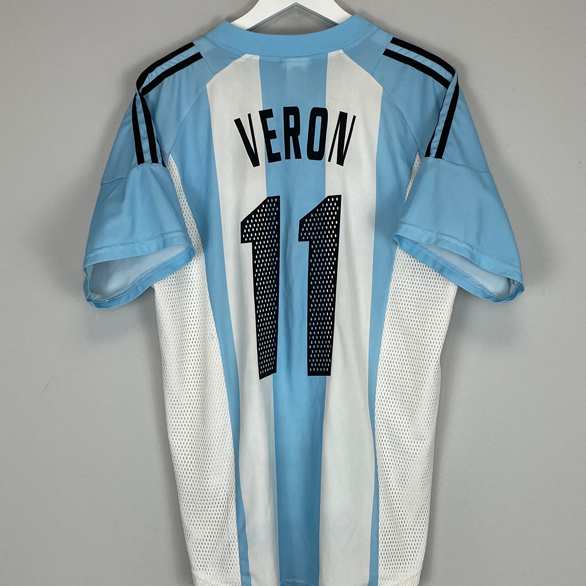 Shop 2002/04 ARGENTINA VERON #11 HOME SHIRT (L) ADIDAS, classic football shirts, vintage football shirts & retro soccer jerseys at Cult Kits