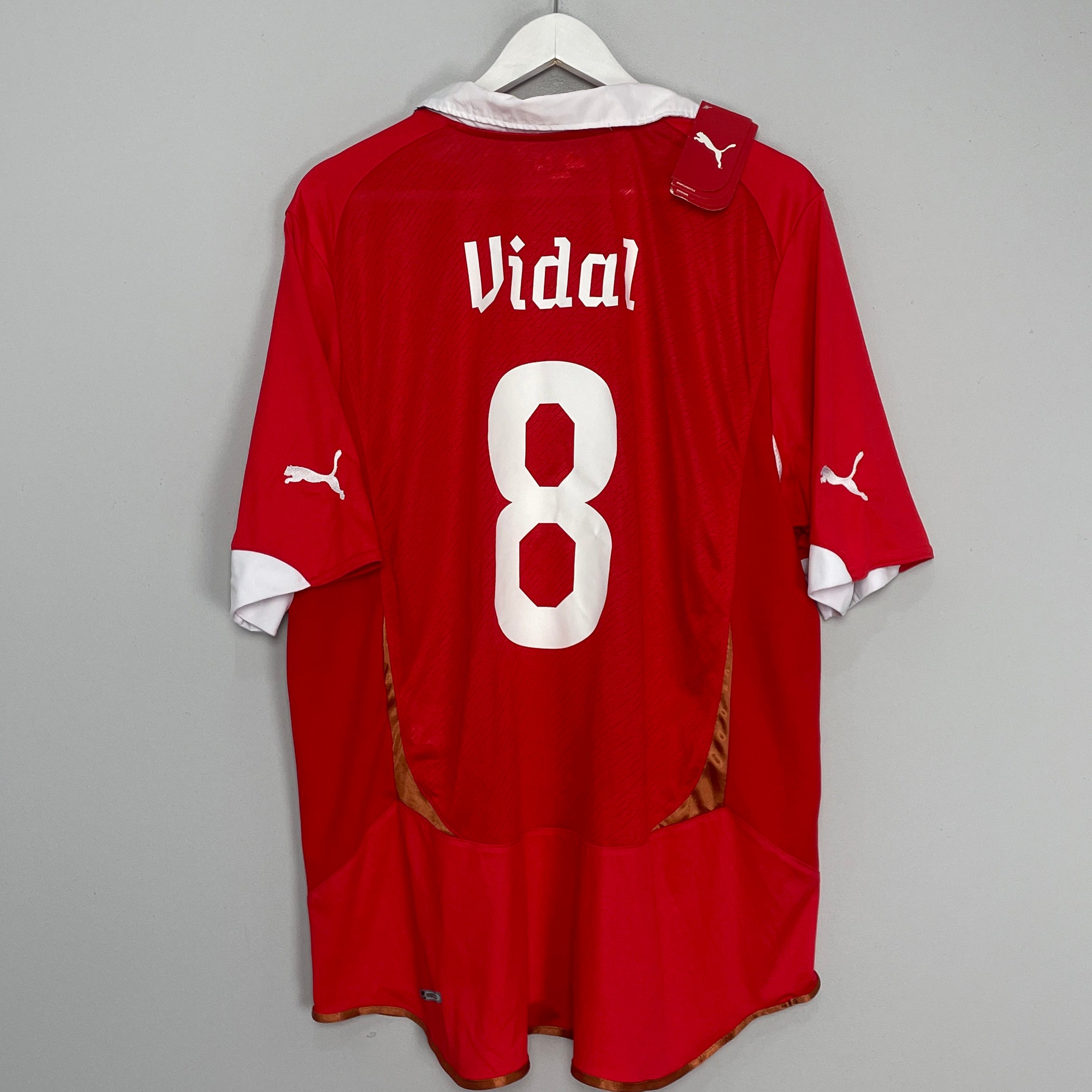 Shop 2010/11 CHILE VIDAL #8 *BNWT* HOME SHIRT (XL) PUMA, classic football shirts, vintage football shirts & retro soccer jerseys at Cult Kits