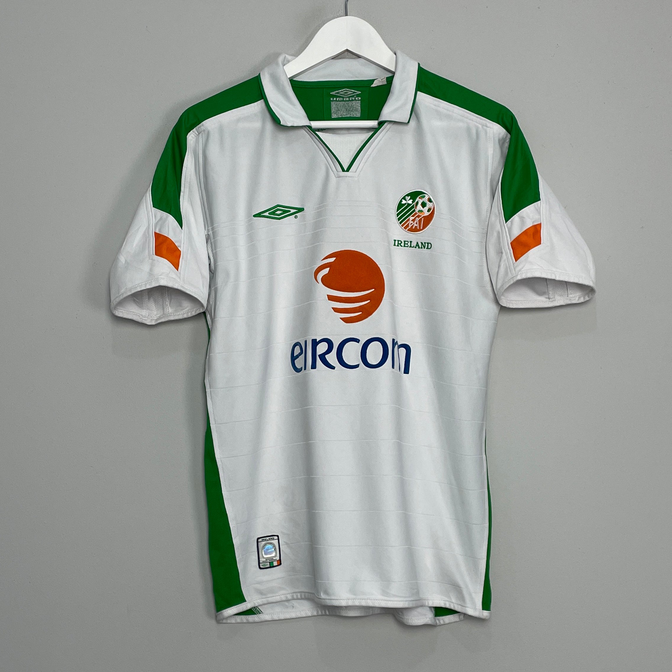 Shop 2003/05 IRELAND AWAY SHIRT (S) UMBRO, classic football shirts, vintage football shirts & retro soccer jerseys at Cult Kits
