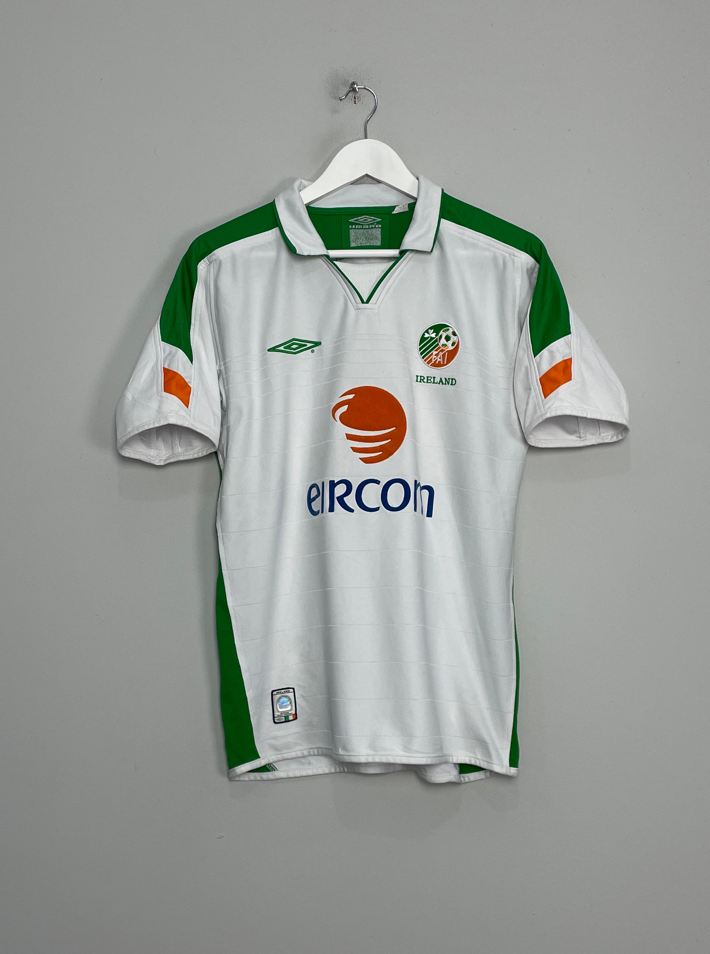 Shop 2003/05 IRELAND AWAY SHIRT (S) UMBRO, classic football shirts, vintage football shirts & retro soccer jerseys at Cult Kits