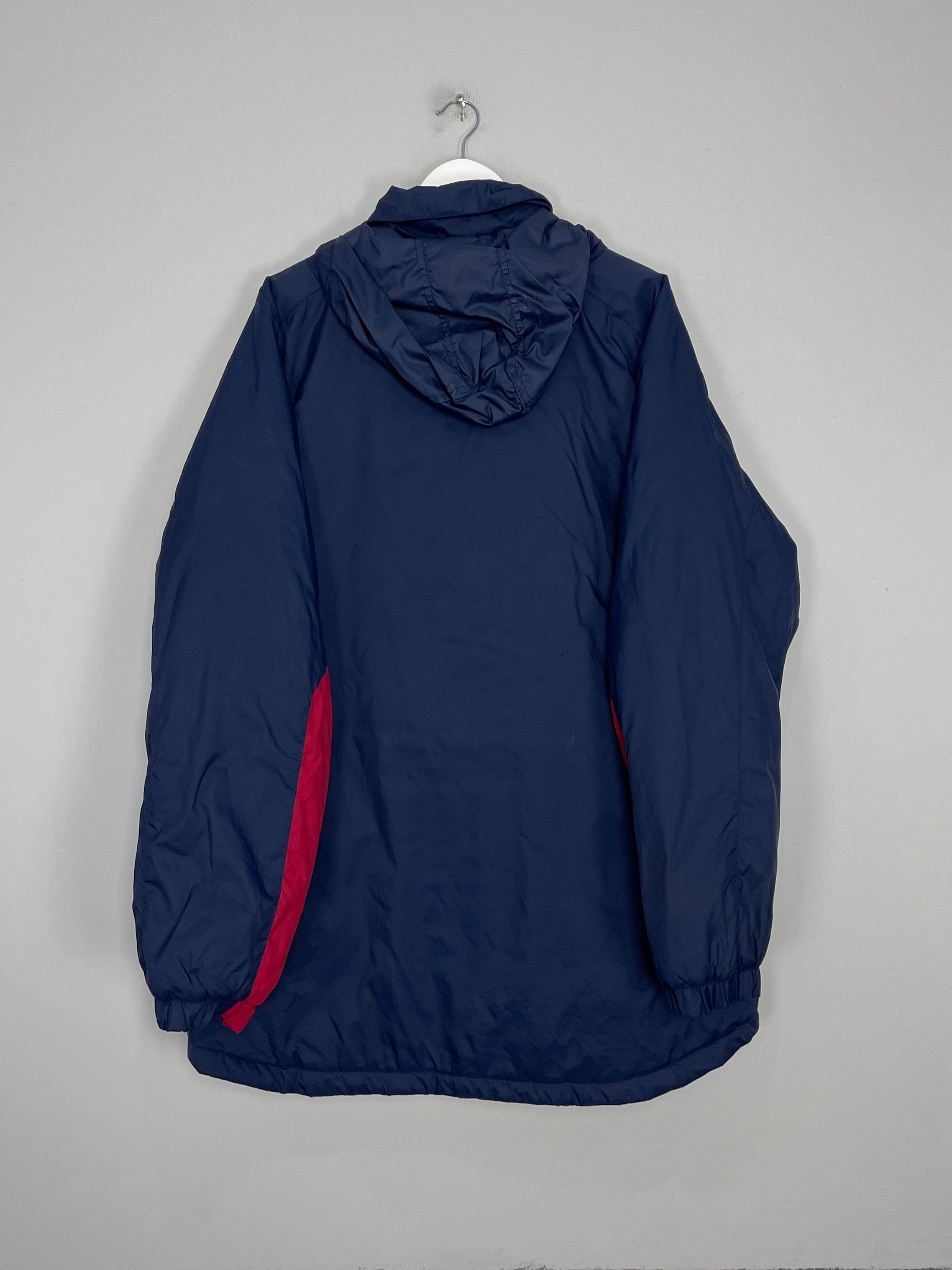 Shop 2001/02 BARCELONA BENCH COAT (L) NIKE, classic football shirts, vintage football shirts & retro soccer jerseys at Cult Kits