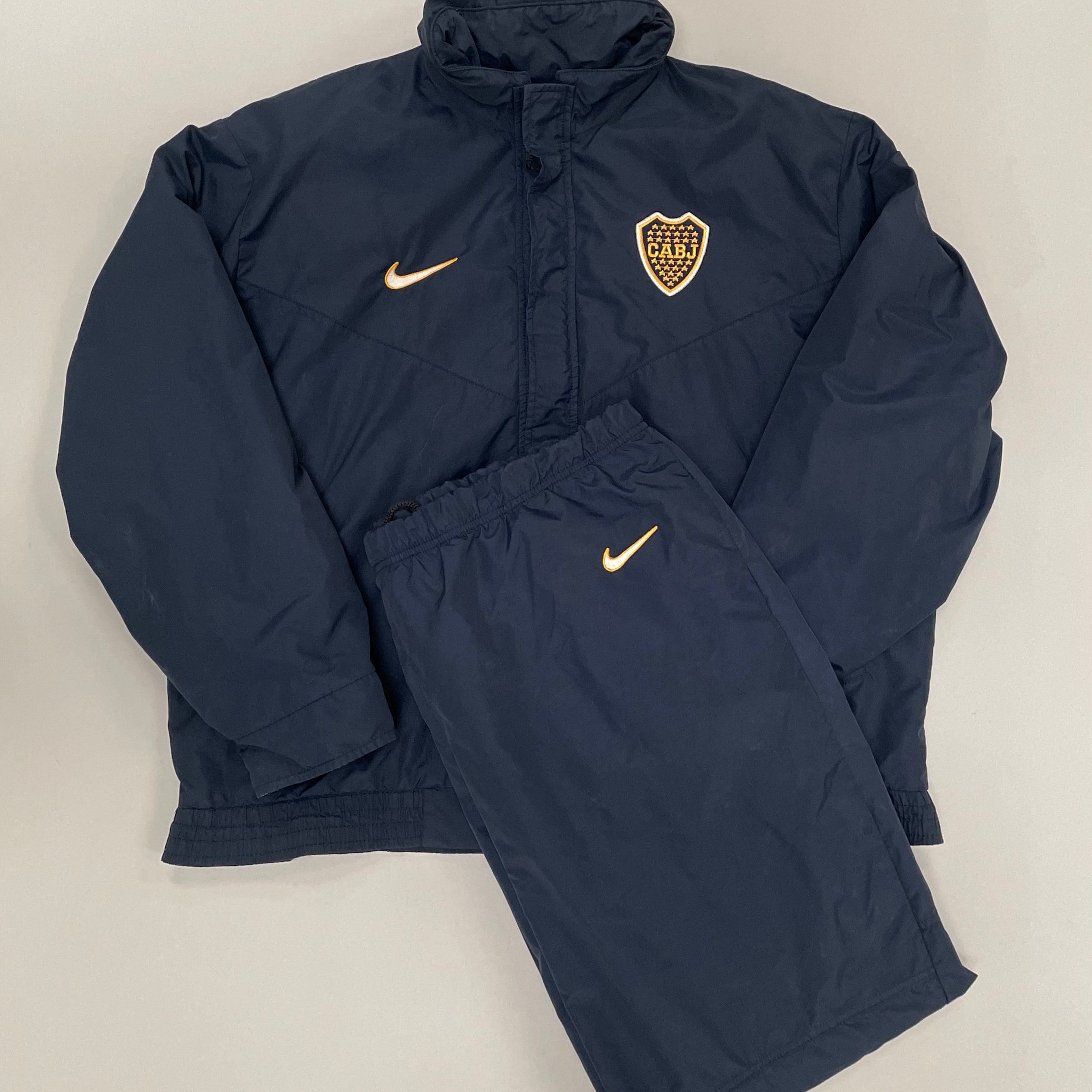 Shop 2001/02 BOCA JUNIORS FULL TRACKSUIT (L) NIKE, classic football shirts, vintage football shirts & retro soccer jerseys at Cult Kits