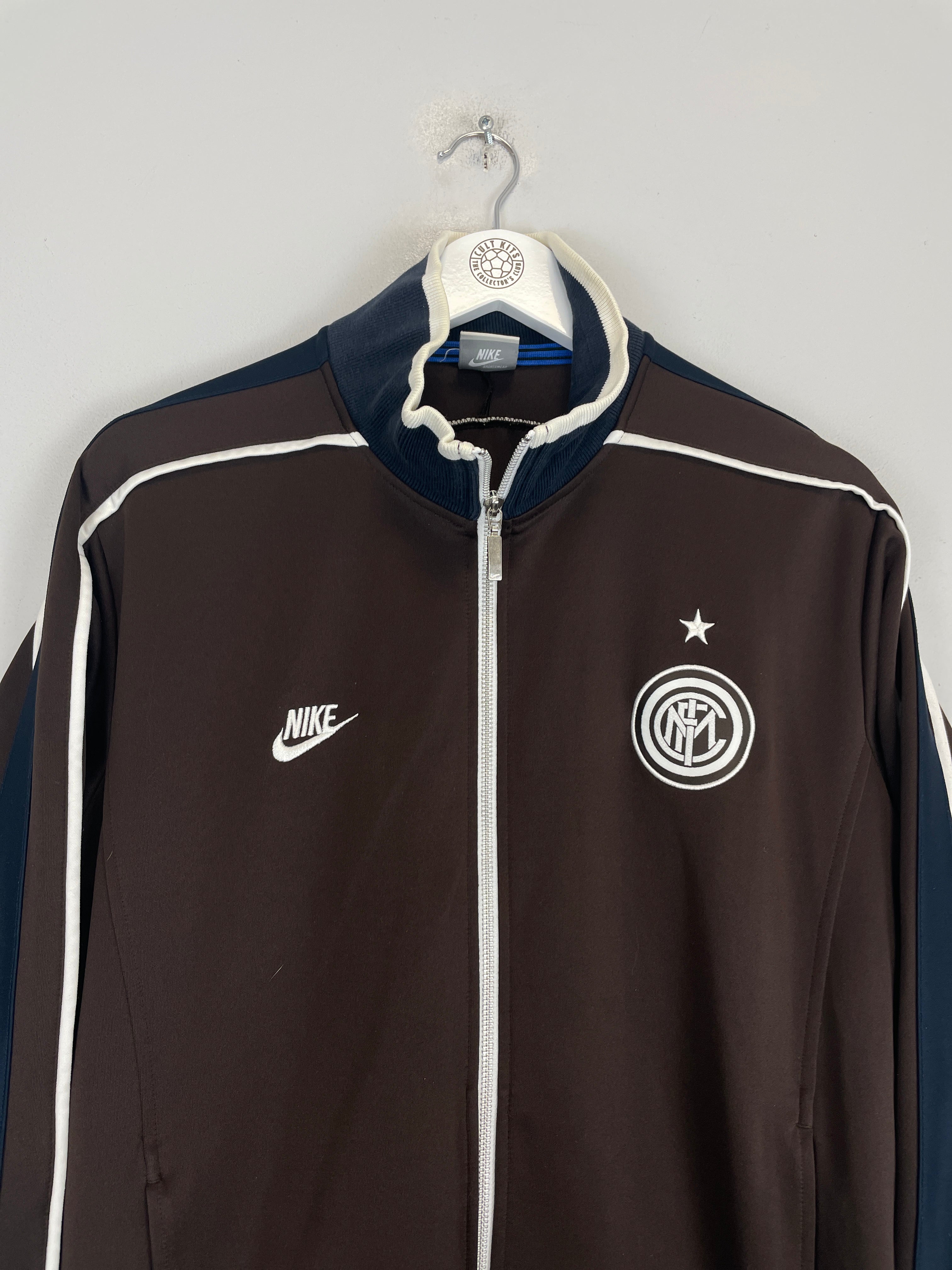 Shop 2017/18 INTER MILAN TRACK JACKET (L) NIKE, classic football shirts, vintage football shirts & retro soccer jerseys at Cult Kits