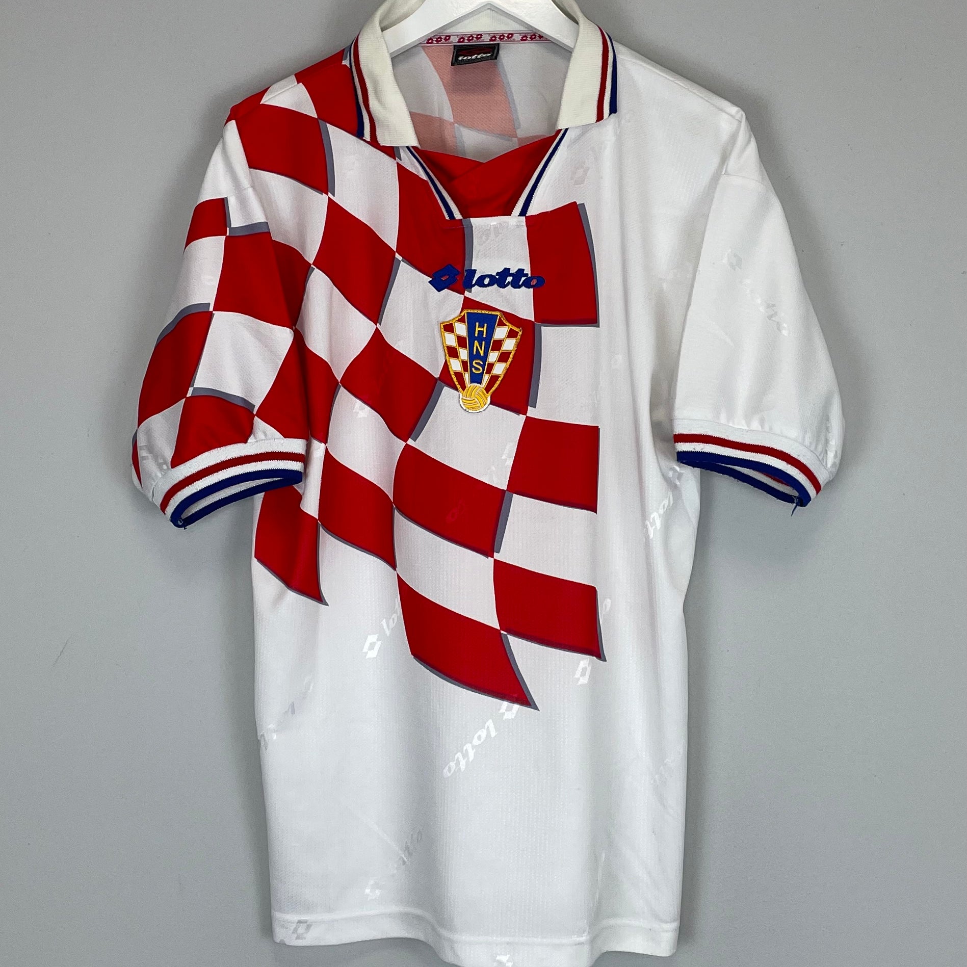 Shop 1998/01 CROATIA HOME SHIRT (L) LOTTO, classic football shirts, vintage football shirts & retro soccer jerseys at Cult Kits