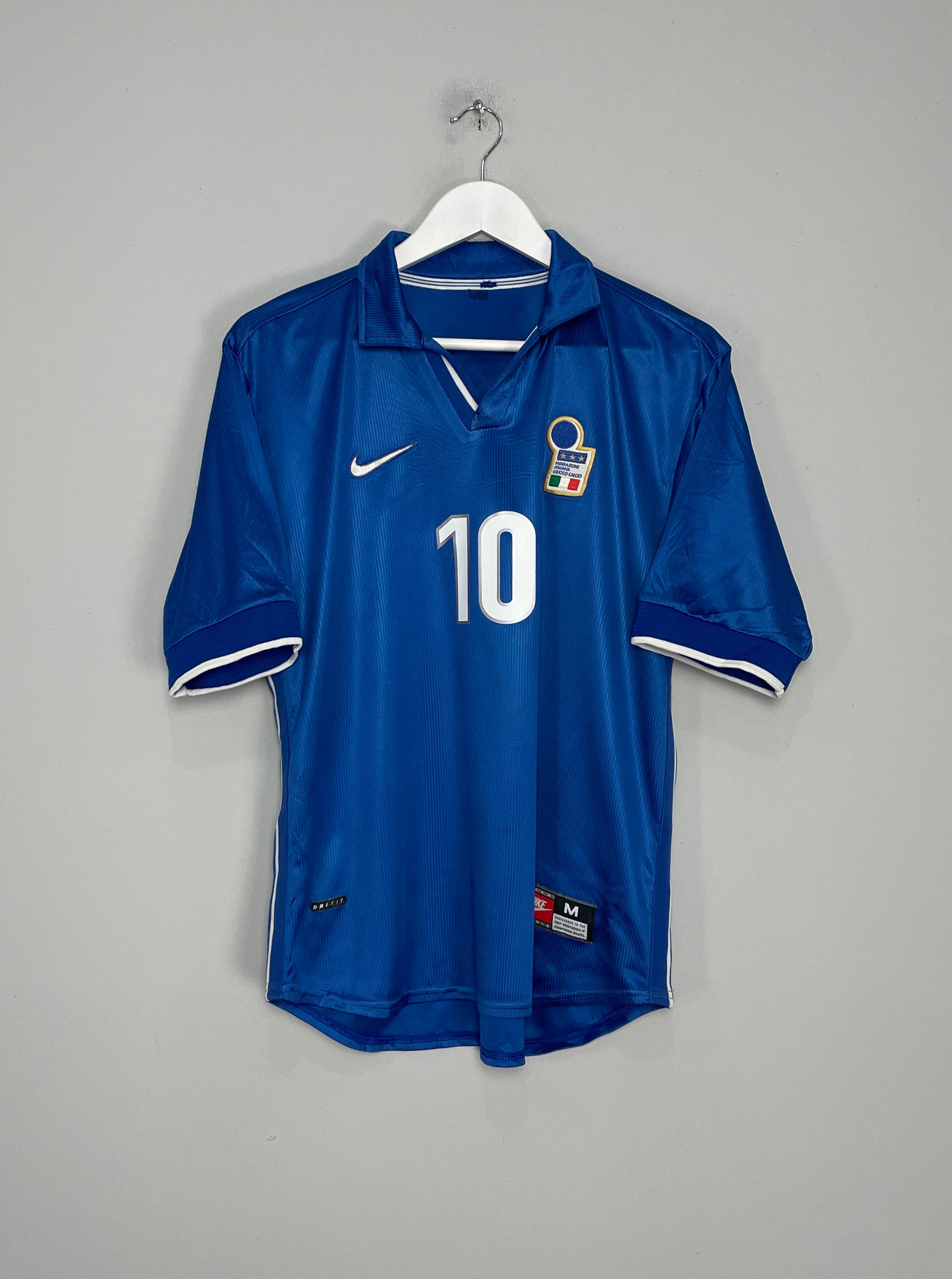 Shop 1997/98 ITALY DEL PIERO #10 HOME SHIRT (M) NIKE, classic football shirts, vintage football shirts & retro soccer jerseys at Cult Kits