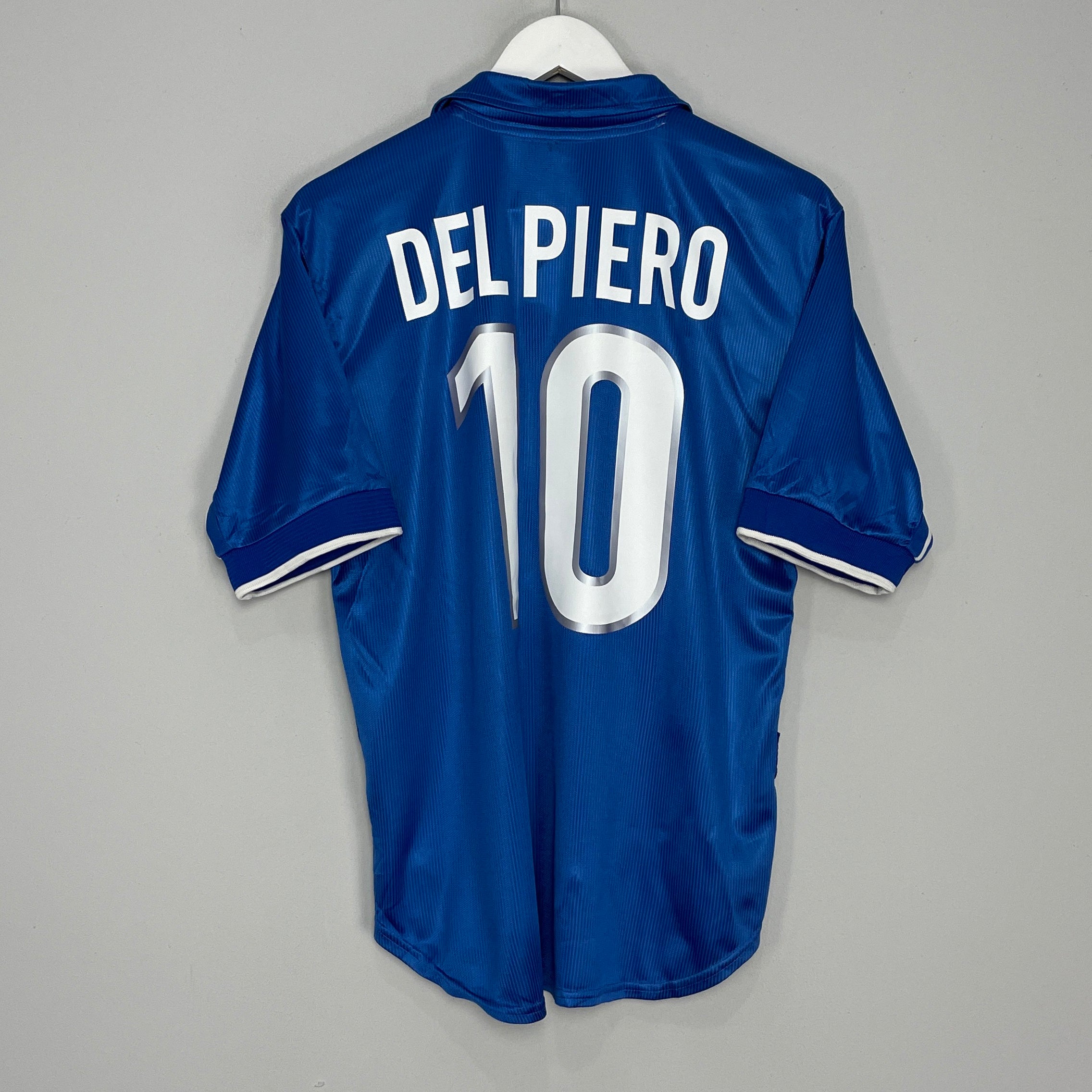 Shop 1997/98 ITALY DEL PIERO #10 HOME SHIRT (M) NIKE, classic football shirts, vintage football shirts & retro soccer jerseys at Cult Kits