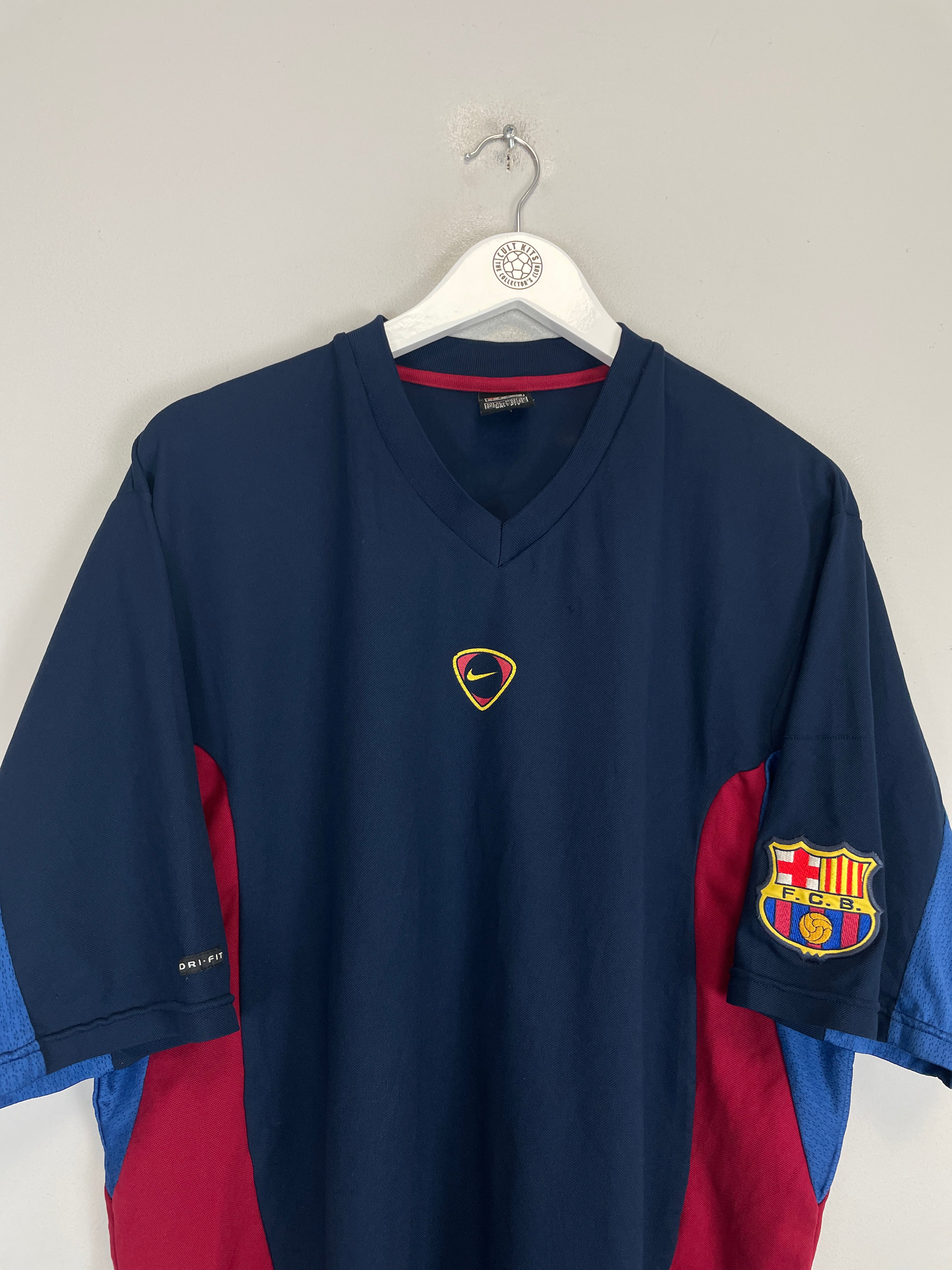 Shop 2000/01 BARCELONA TRAINING SHIRT (XL) NIKE, classic football shirts, vintage football shirts & retro soccer jerseys at Cult Kits