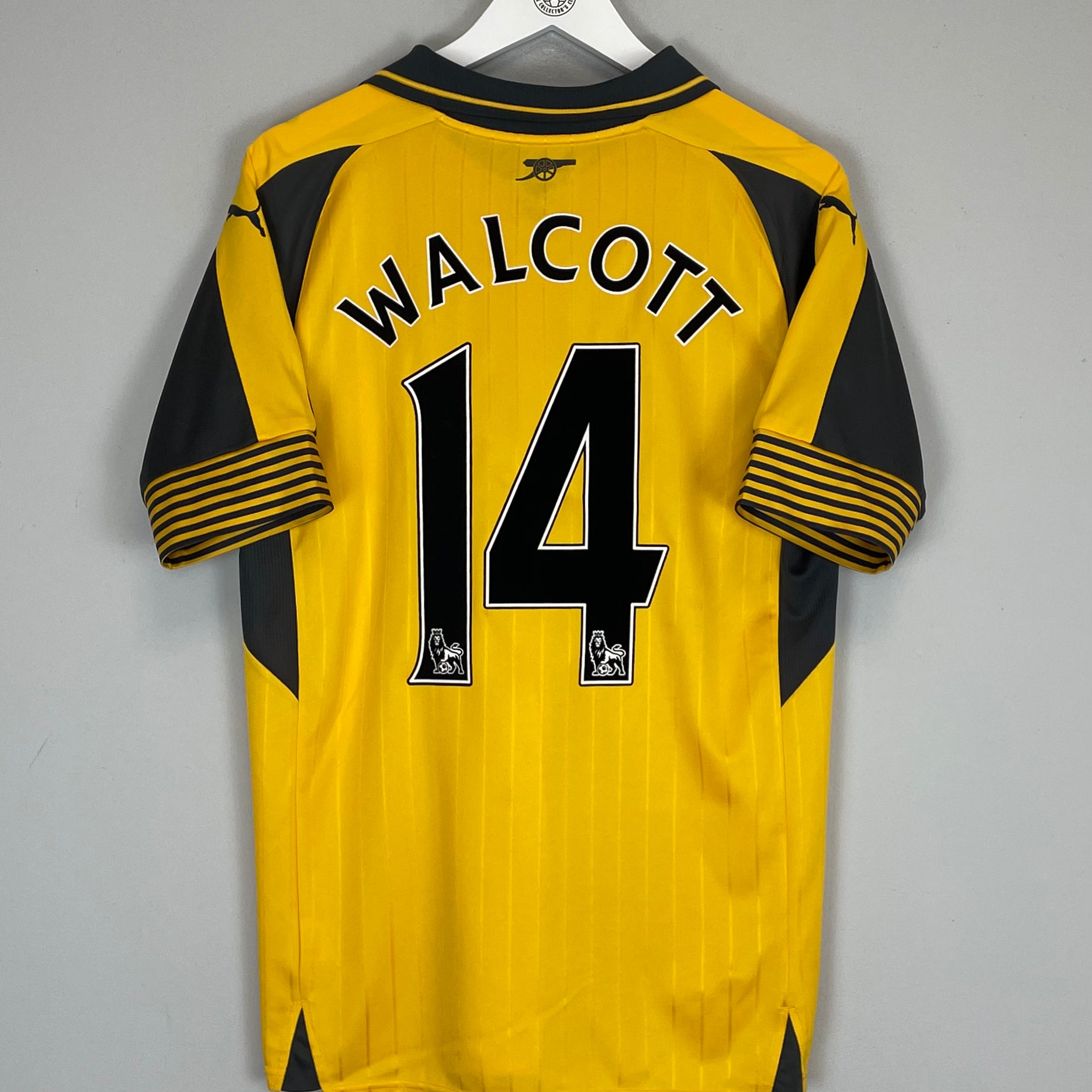 Shop 2016/17 ARSENAL WALCOTT #14 AWAY SHIRT (S) PUMA, classic football shirts, vintage football shirts & retro soccer jerseys at Cult Kits