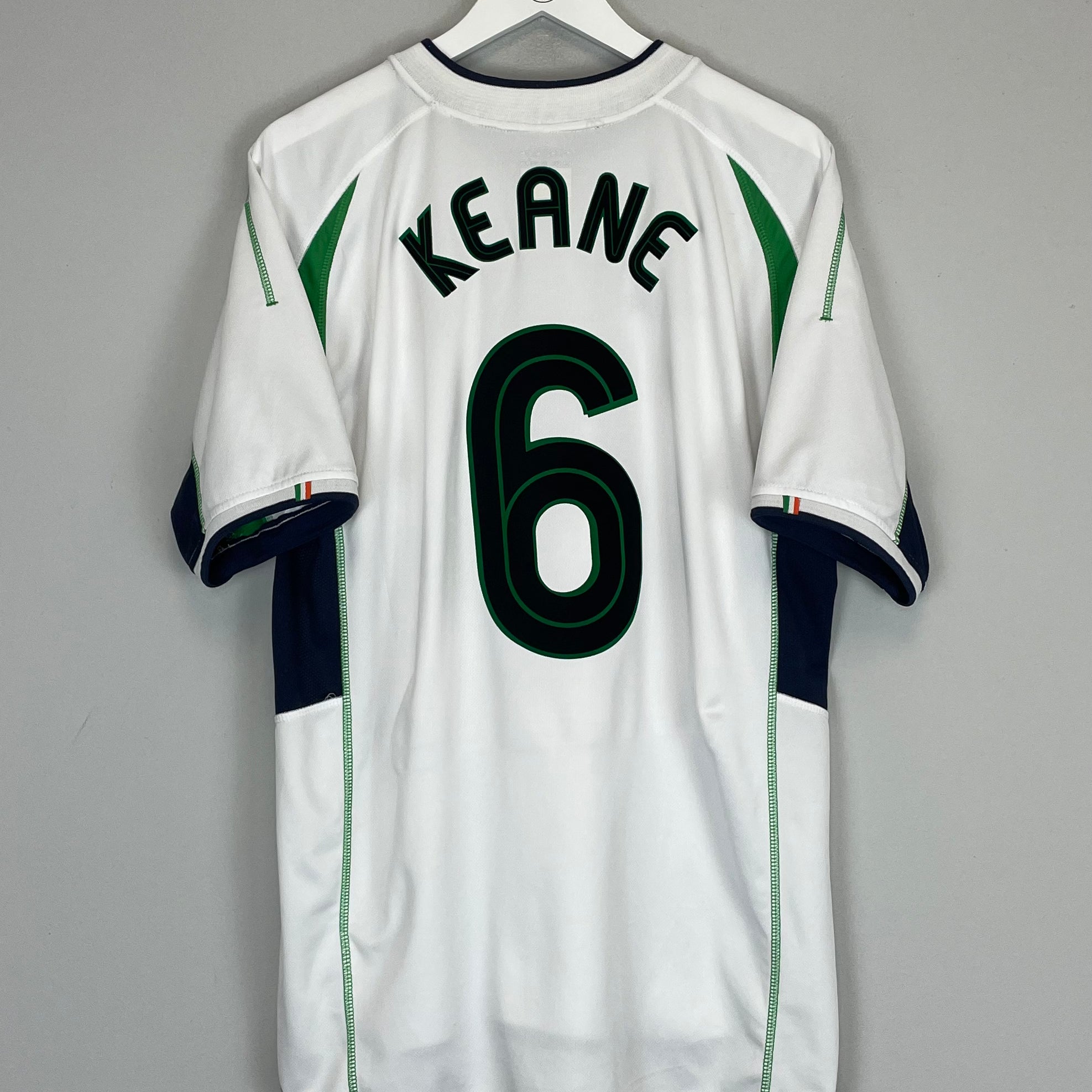 Shop 2002 IRELAND KEANE #6 AWAY SHIRT (XL) UMBRO, classic football shirts, vintage football shirts & retro soccer jerseys at Cult Kits
