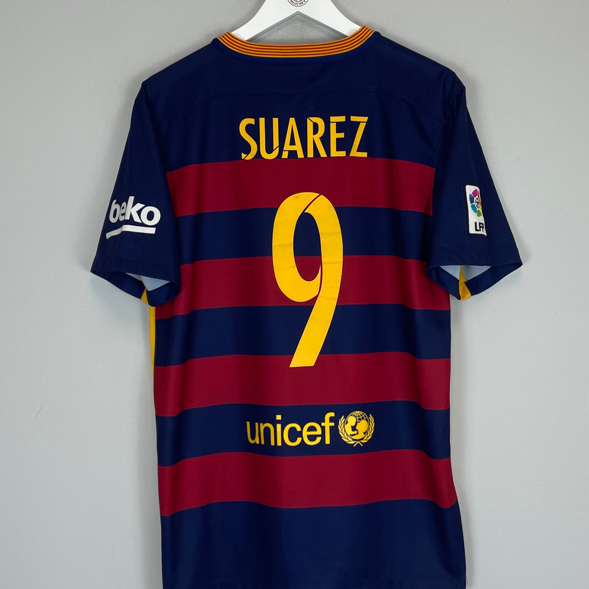 Shop 2015/16 BARCELONA SUAREZ #9 HOME SHIRT (L) NIKE, classic football shirts, vintage football shirts & retro soccer jerseys at Cult Kits