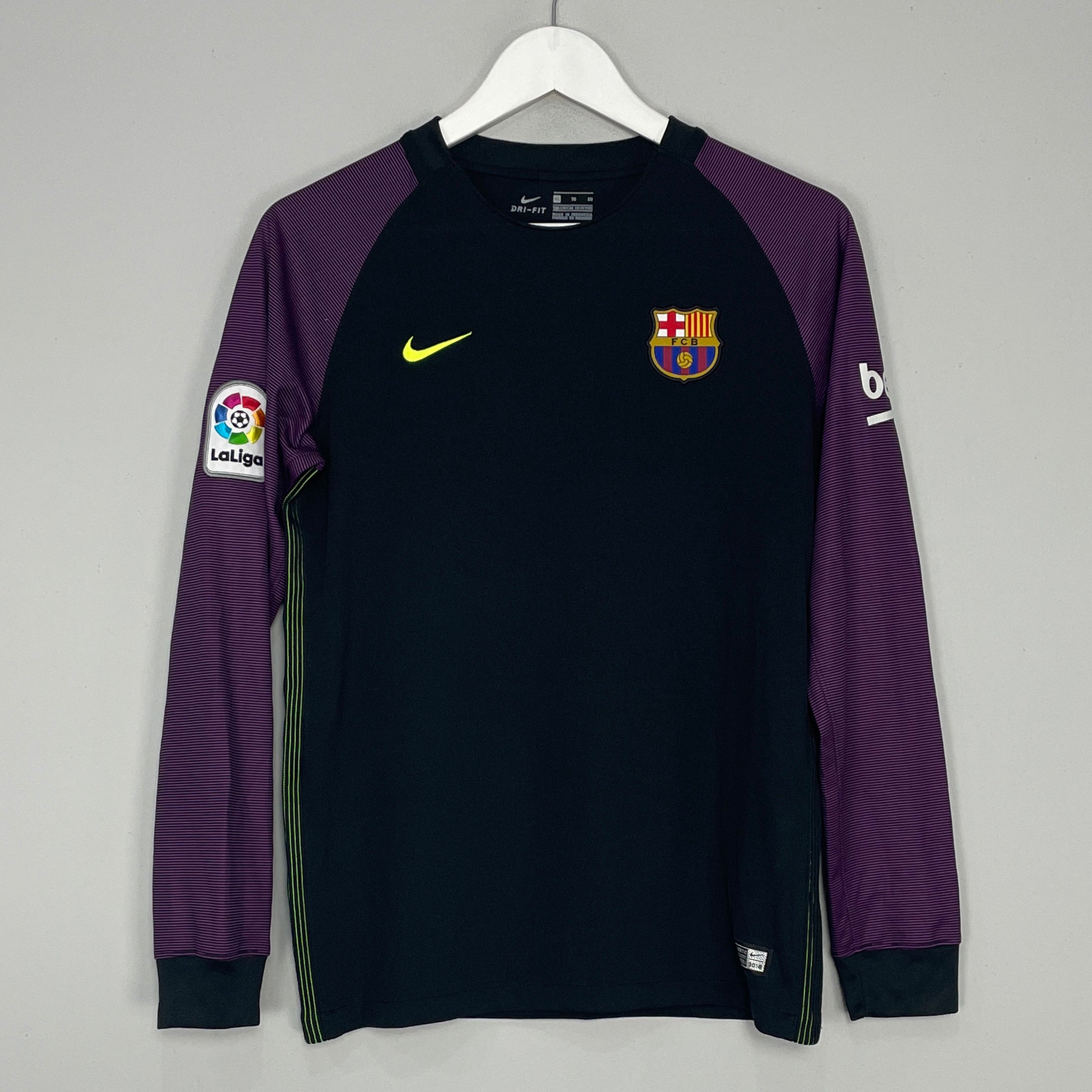Shop 2016/17 BARCELONA GK SHIRT (XL.KIDS) NIKE, classic football shirts, vintage football shirts & retro soccer jerseys at Cult Kits