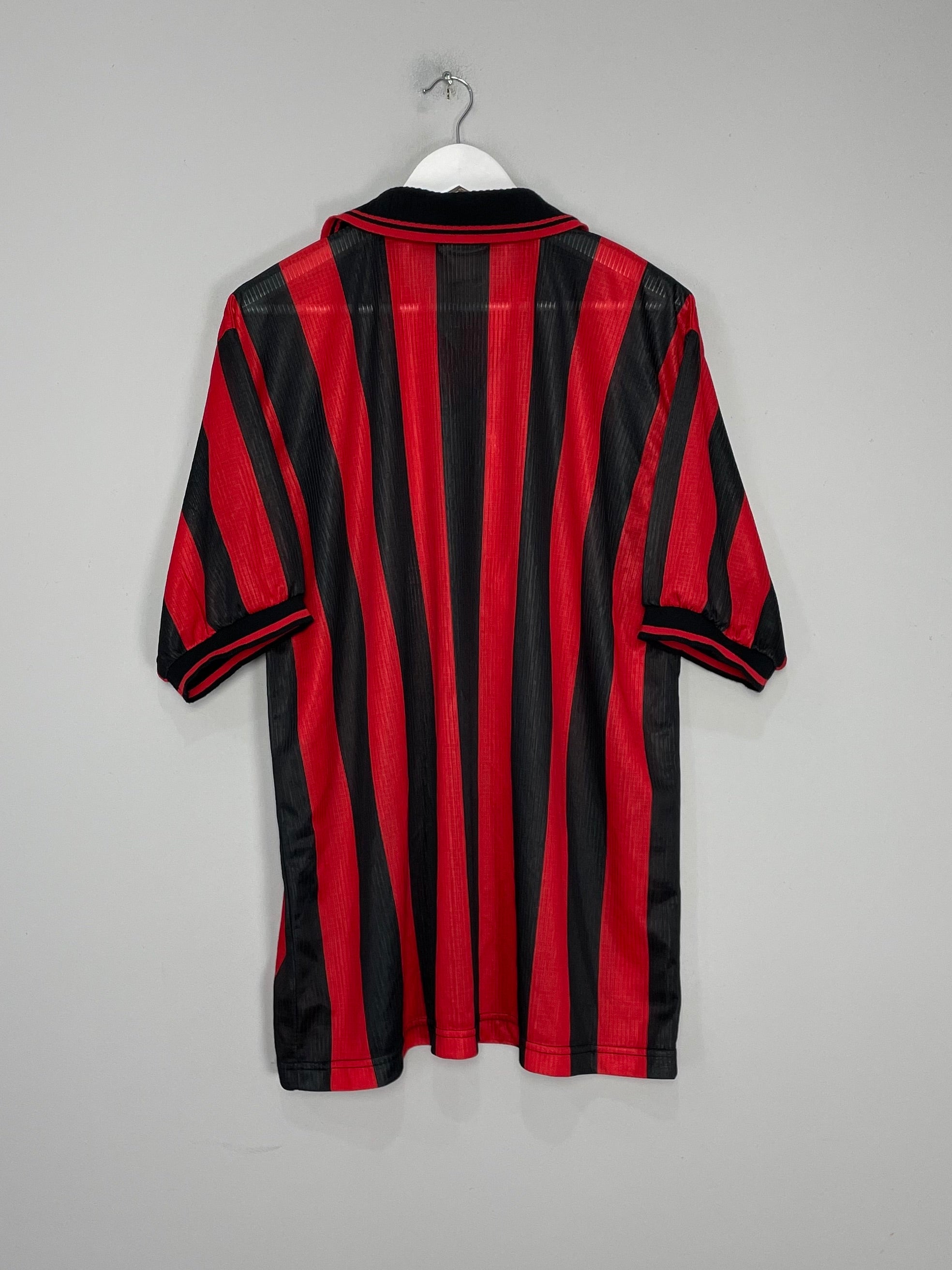 Shop 1997/98 AC MILAN HOME SHIRT (XL) LOTTO, classic football shirts, vintage football shirts & retro soccer jerseys at Cult Kits