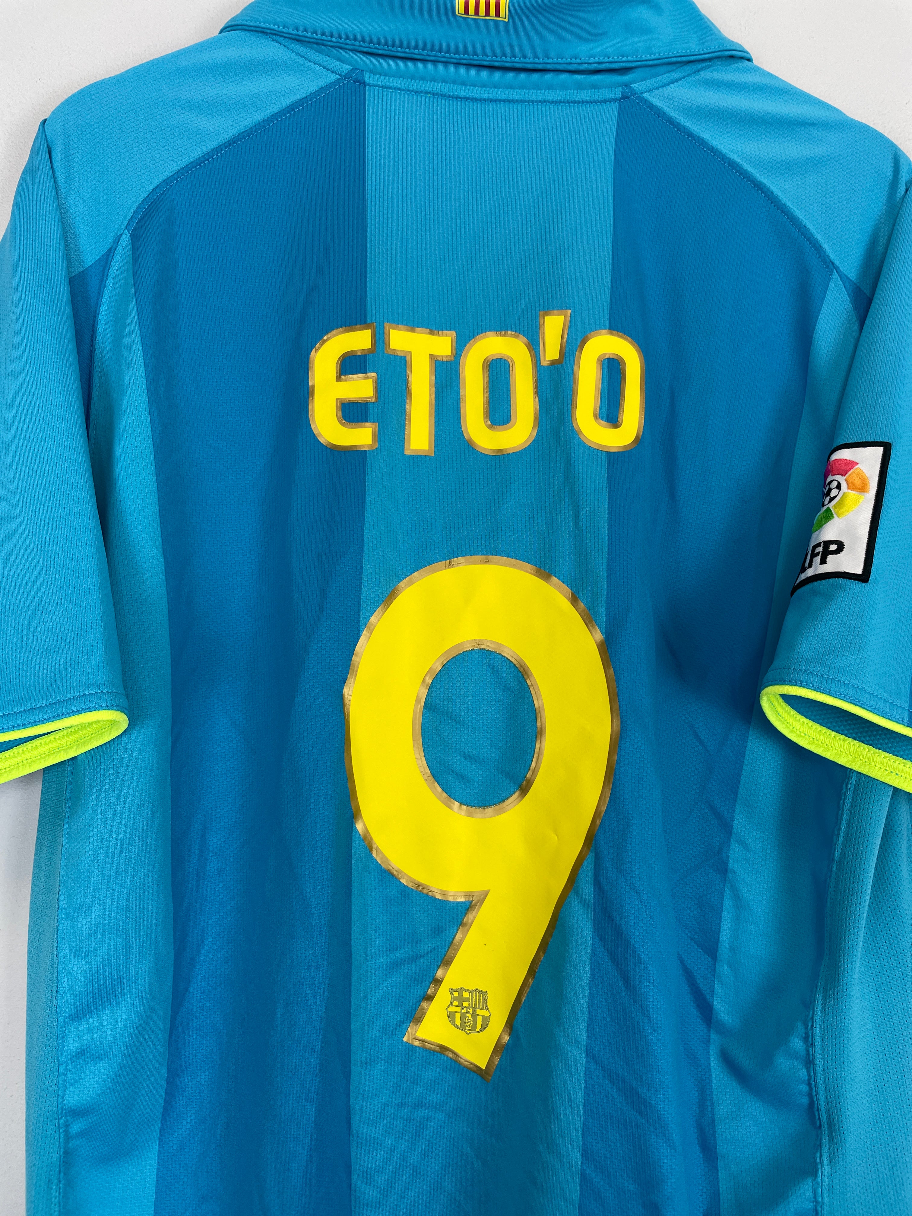 Shop 2007/08 BARCELONA ETO'O #9 AWAY SHIRT (XL) NIKE, classic football shirts, vintage football shirts & retro soccer jerseys at Cult Kits