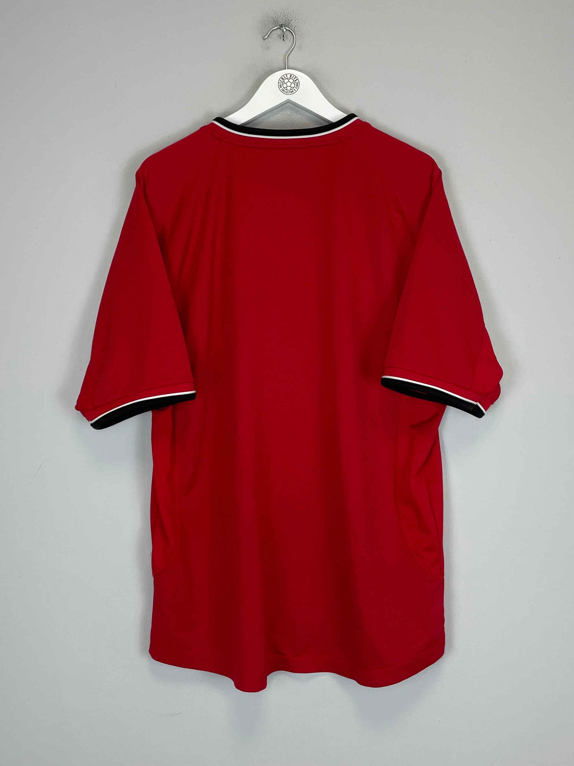 Shop 2000/02 MANCHESTER UNITED HOME SHIRT (XL) UMBRO, classic football shirts, vintage football shirts & retro soccer jerseys at Cult Kits