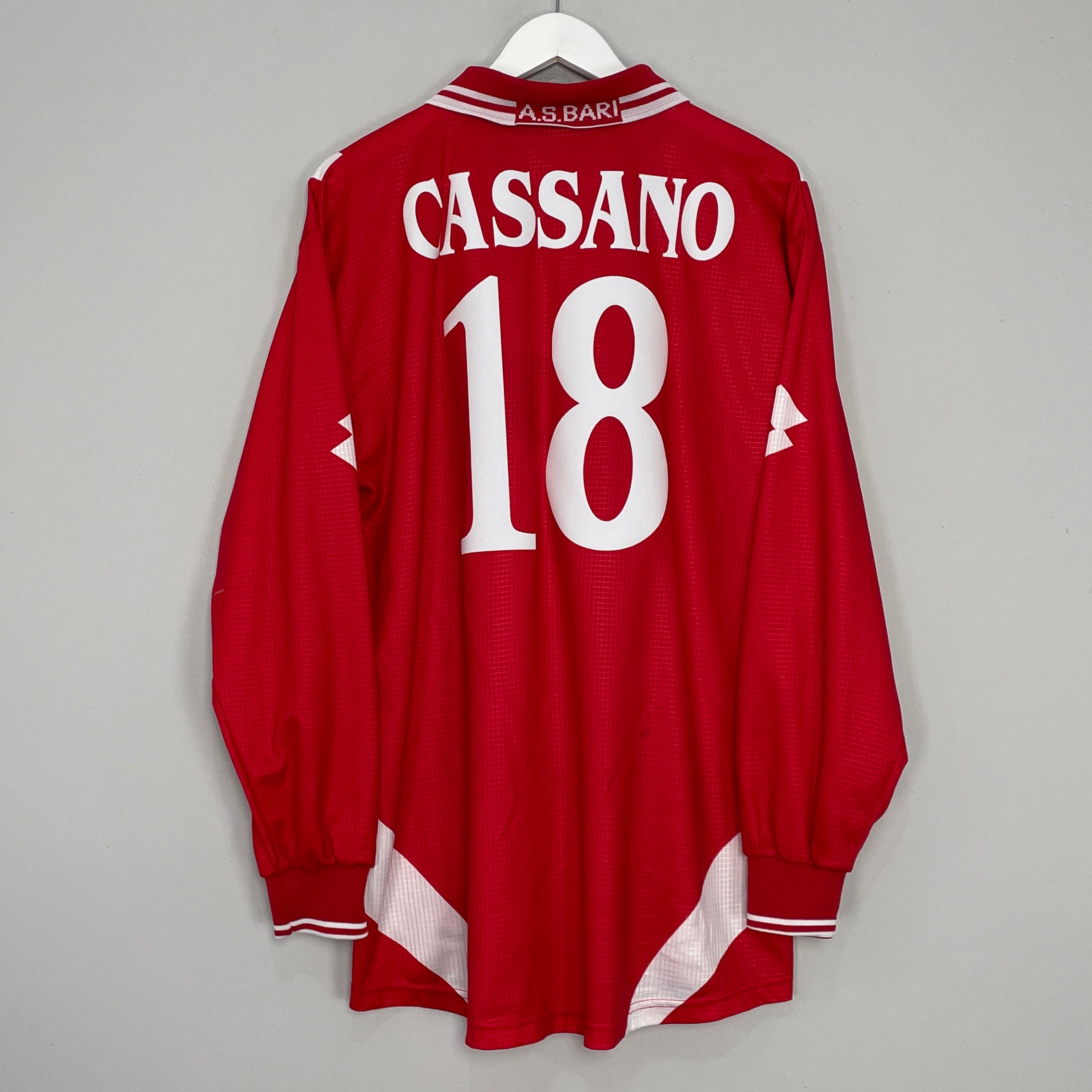 Shop 2000/01 BARI CASSANO #18 L/S AWAY SHIRT (XL) LOTTO, classic football shirts, vintage football shirts & retro soccer jerseys at Cult Kits