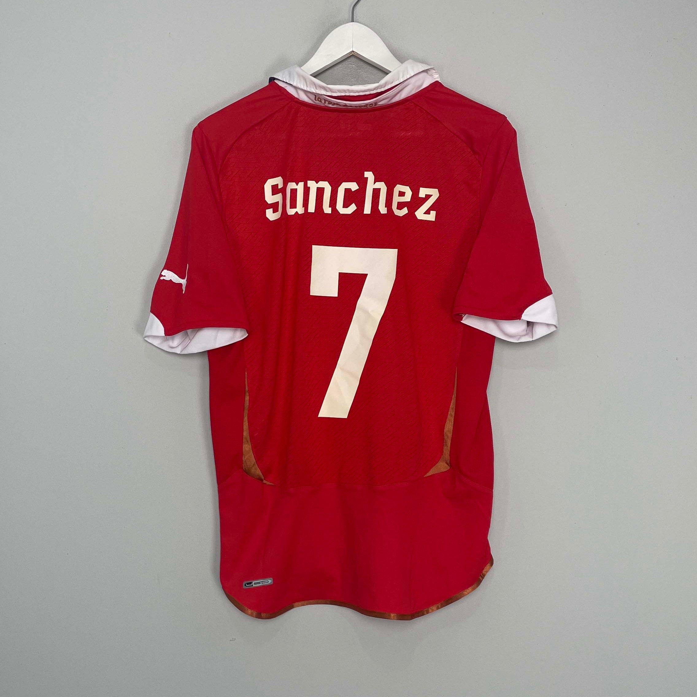Shop 2011/12 CHILE SANCHEZ #7 HOME SHIRT (L) PUMA, classic football shirts, vintage football shirts & retro soccer jerseys at Cult Kits