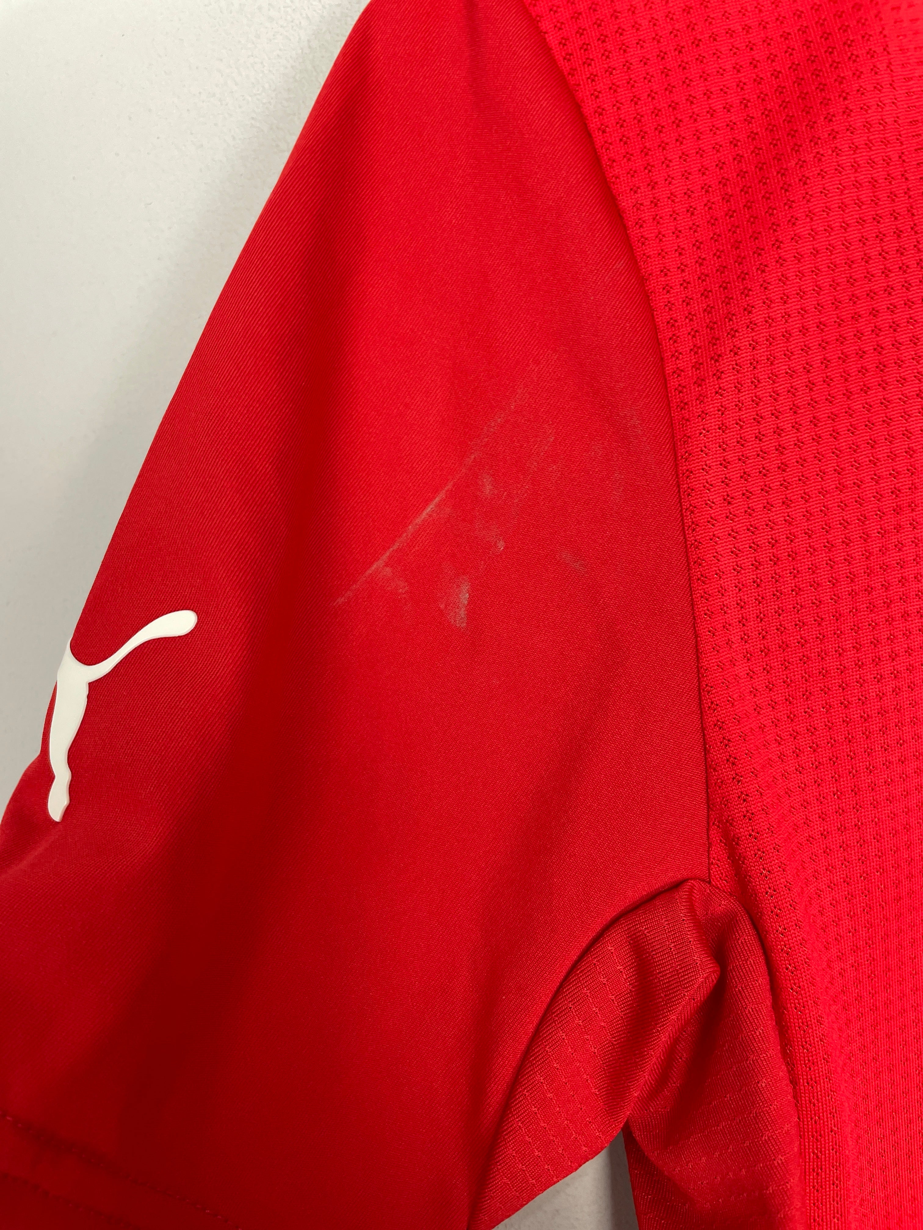Shop 2014/15 CHILE ALEXIS #7 HOME SHIRT (M) PUMA, classic football shirts, vintage football shirts & retro soccer jerseys at Cult Kits