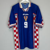 Shop 1998/01 CROATIA SUKER #9 AWAY SHIRT (L) LOTTO, classic football shirts, vintage football shirts & retro soccer jerseys at Cult Kits