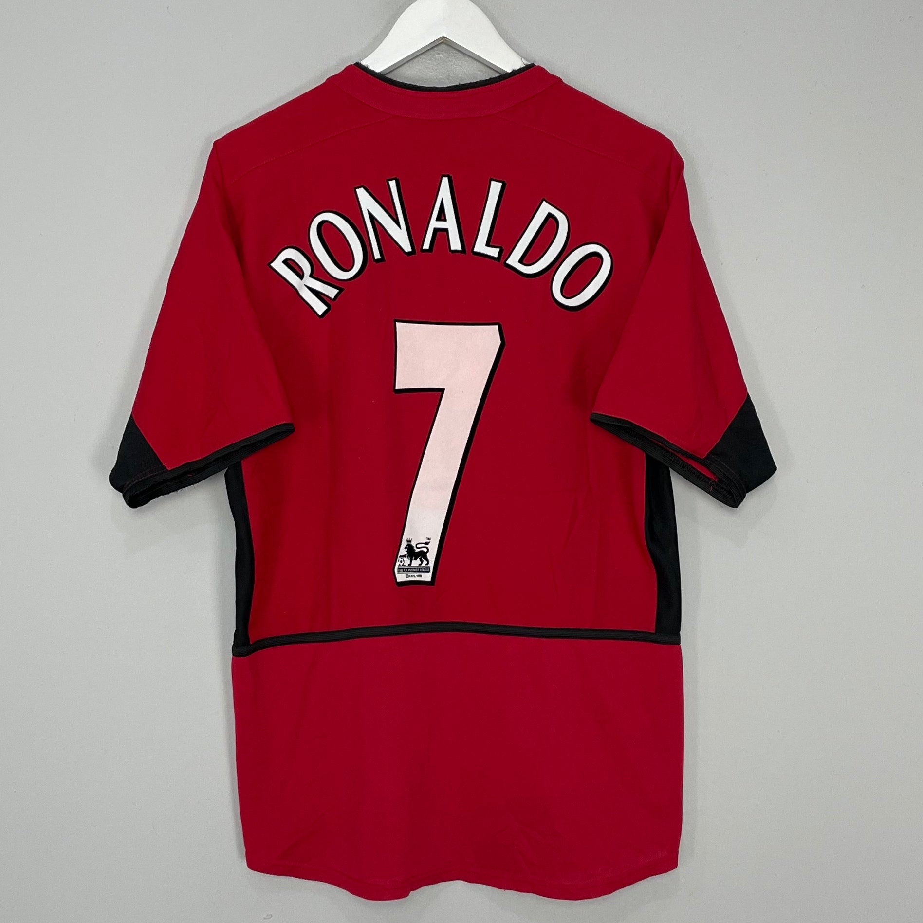 Shop 2002/04 MANCHESTER UNITED RONALDO #7 HOME SHIRT (M) NIKE, classic football shirts, vintage football shirts & retro soccer jerseys at Cult Kits