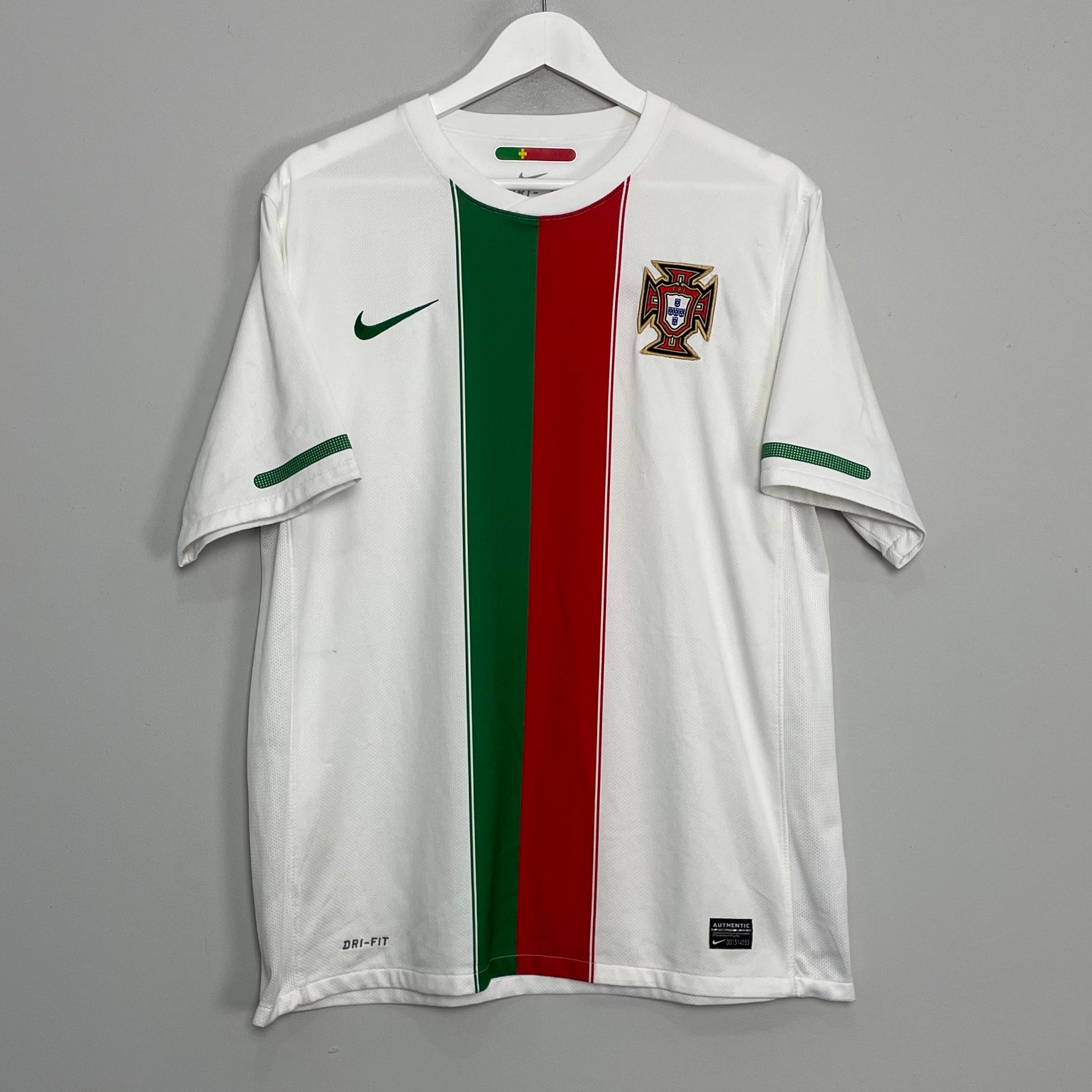 Shop 2010/11 PORTUGAL AWAY SHIRT (L) NIKE, classic football shirts, vintage football shirts & retro soccer jerseys at Cult Kits