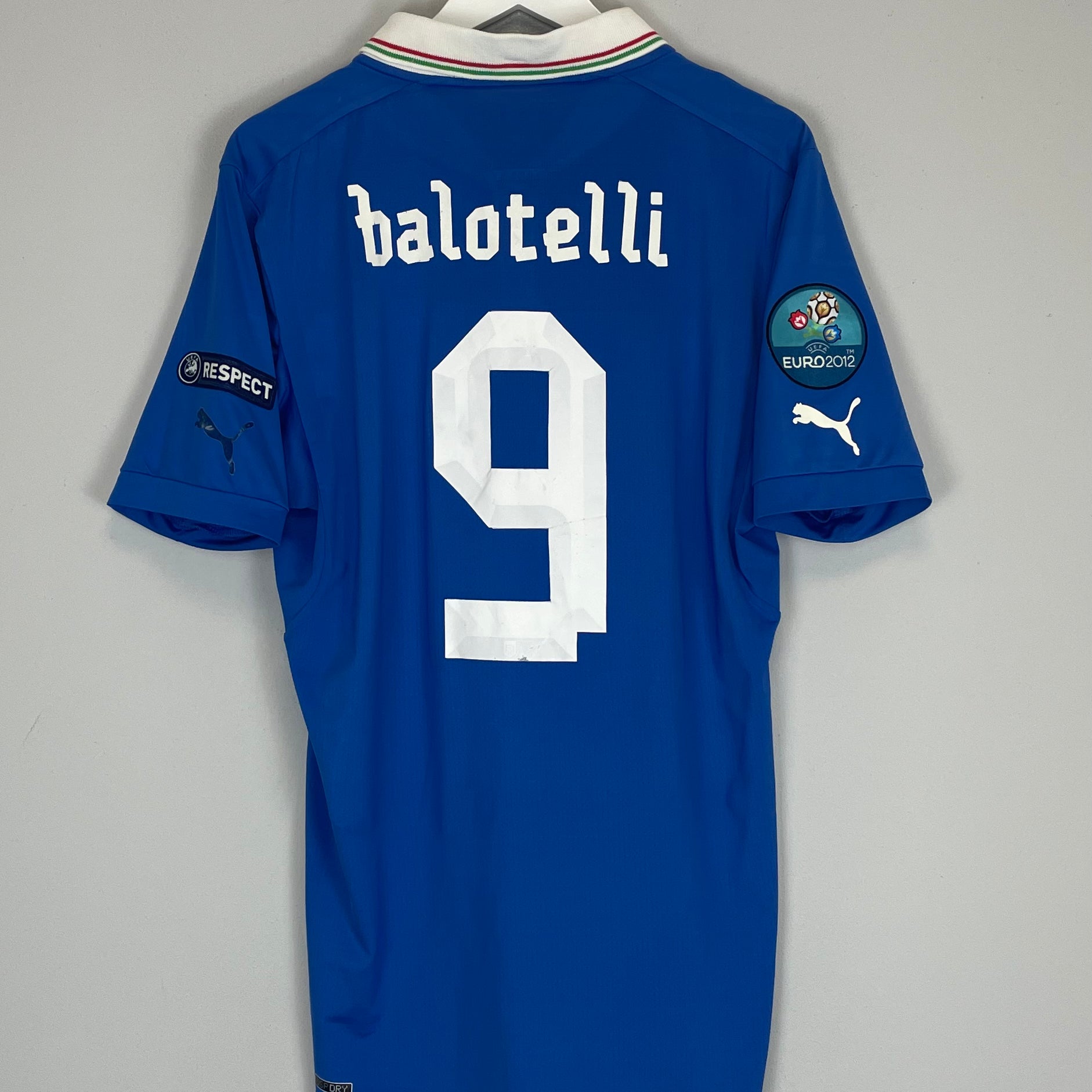 Shop 2012/13 ITALY BALOTELLI #9 HOME SHIRT (L) PUMA, classic football shirts, vintage football shirts & retro soccer jerseys at Cult Kits