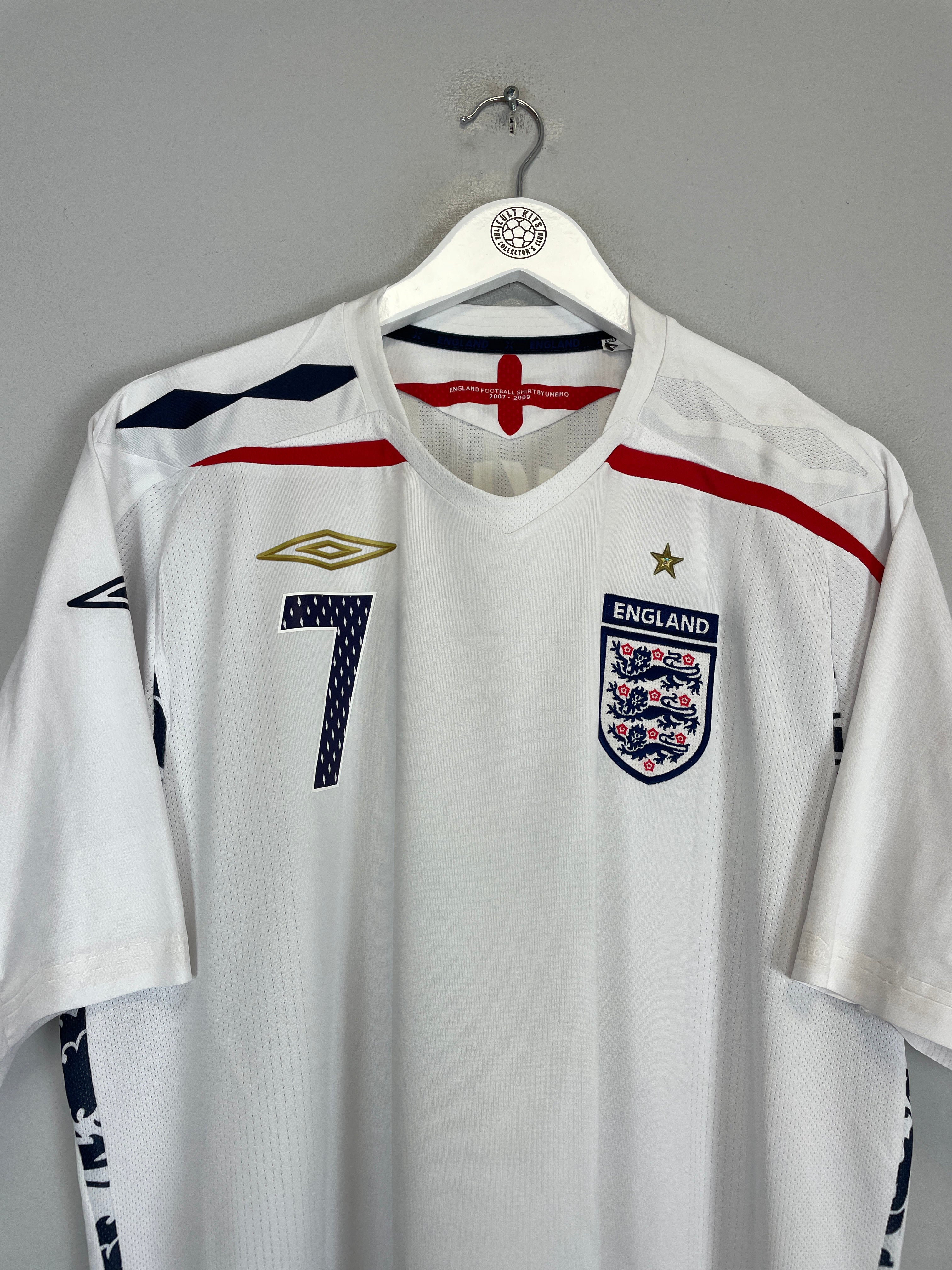 Shop 2007/09 ENGLAND BECKHAM #7 HOME SHIRT (XL) UMBRO, classic football shirts, vintage football shirts & retro soccer jerseys at Cult Kits